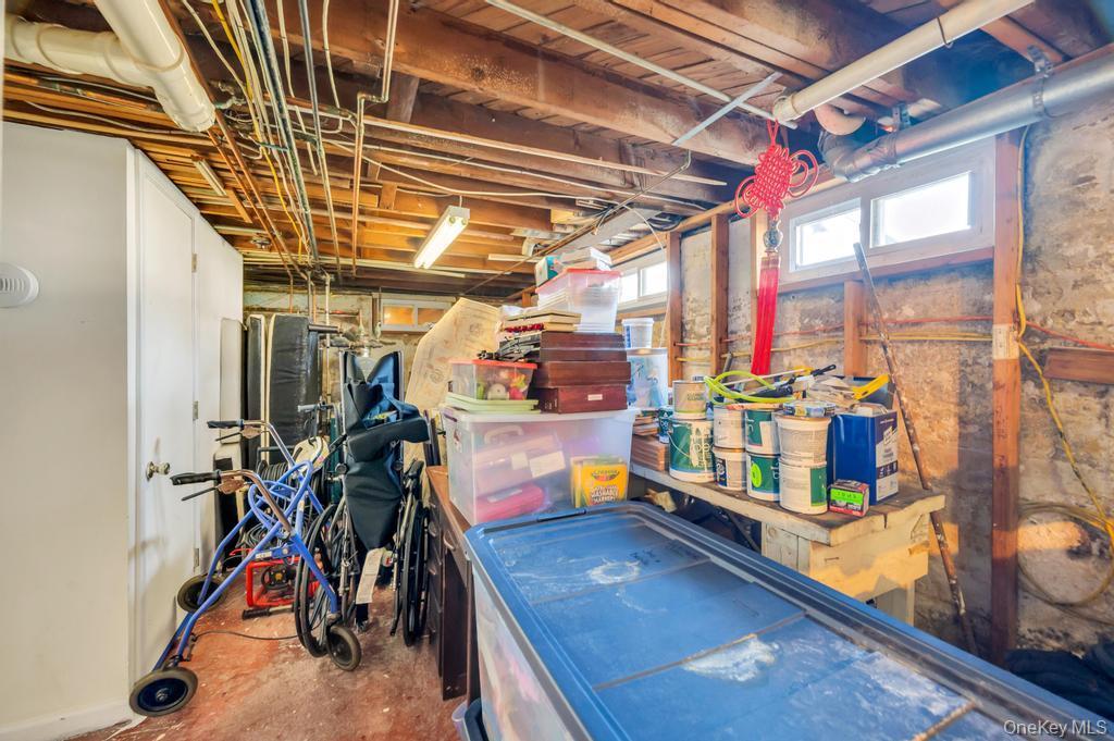 Single Family 33rd  Suffolk County, NY 11757, MLS-983970-40