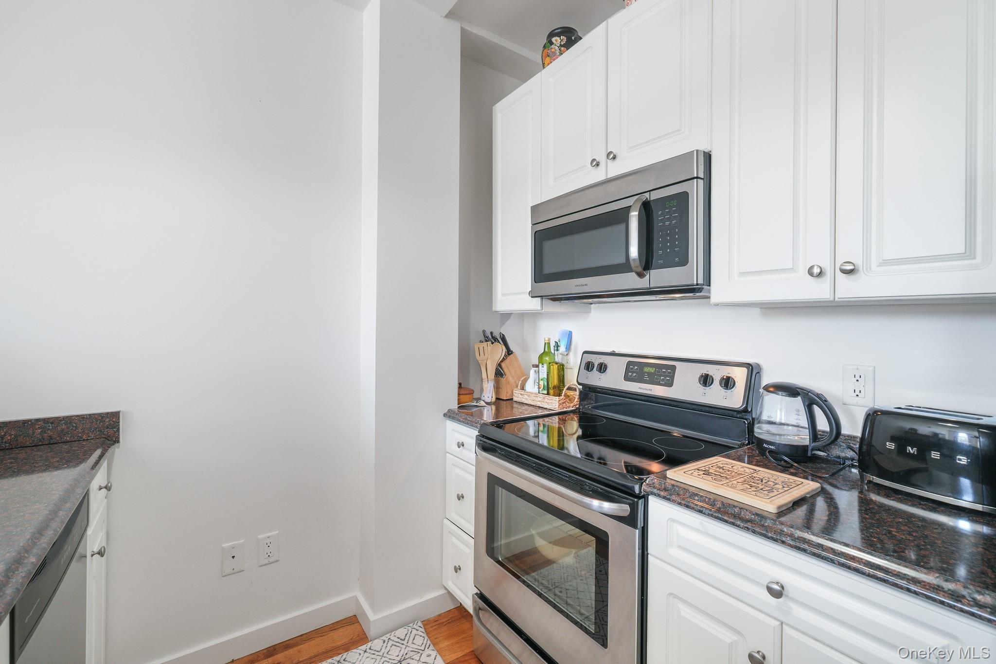 Condo Main Westchester County, NY 10562, MLS-983983-8