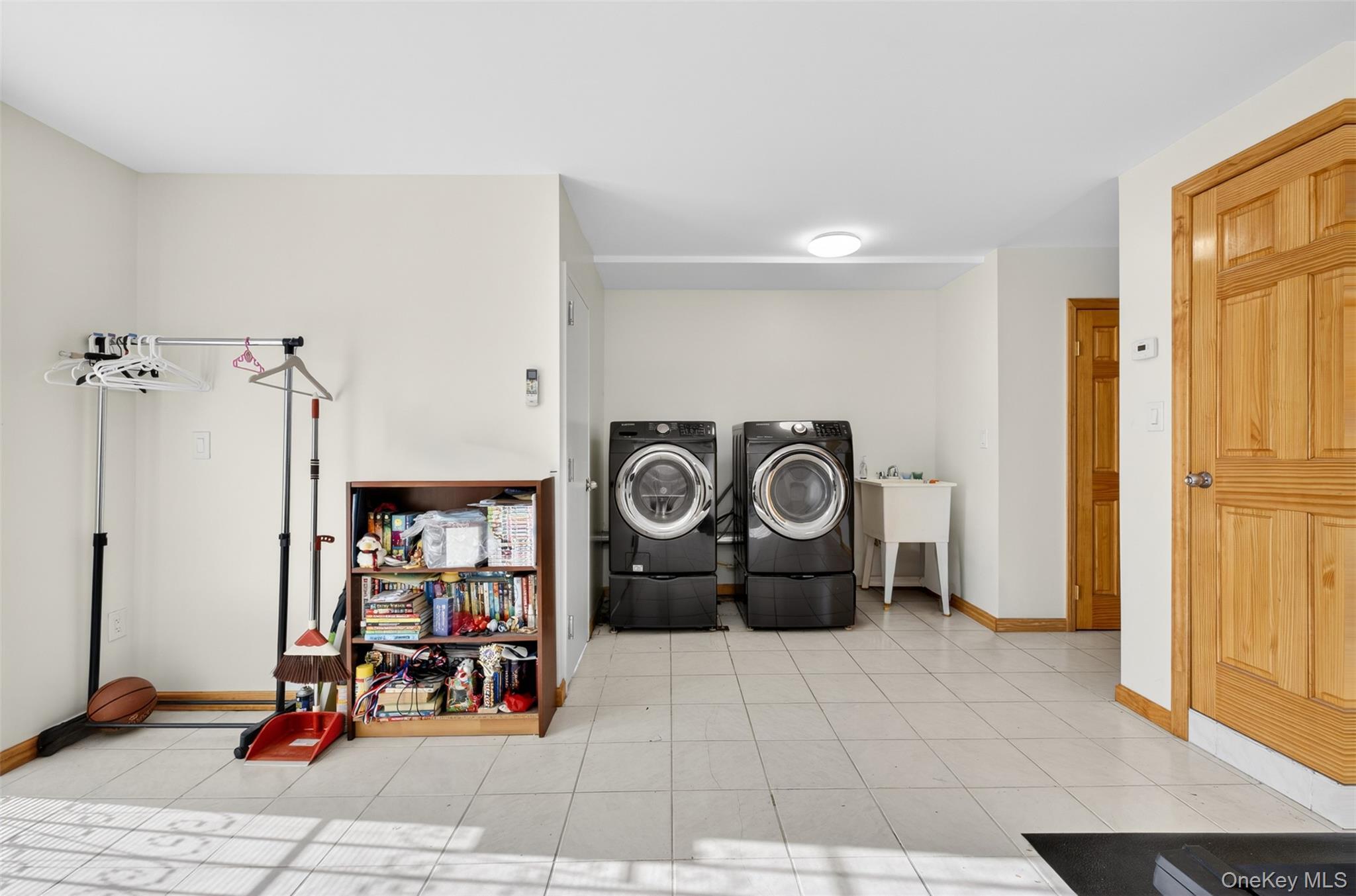 Single Family 68th Street Queens, NY 11377, MLS-983990-4