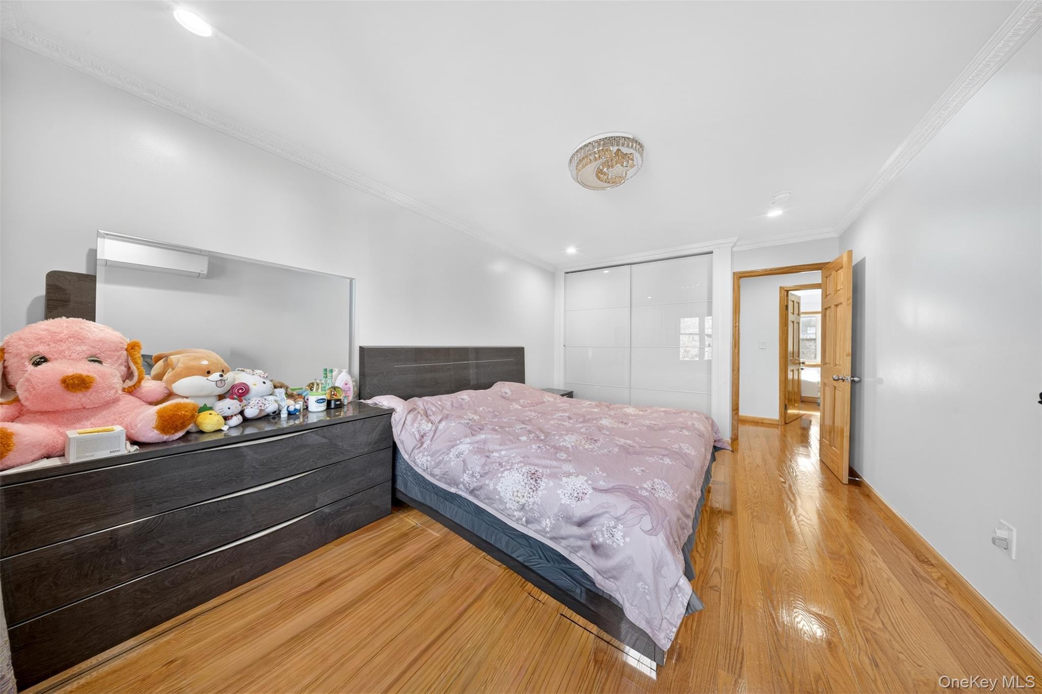 Single Family 68th Street Queens, NY 11377, MLS-983990-9