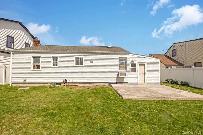 Single Family Hudson  Nassau County, NY 11783, MLS-983996-22