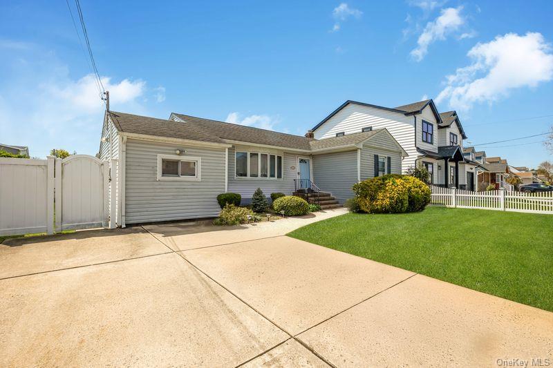 Single Family Hudson  Nassau County, NY 11783, MLS-983996-4