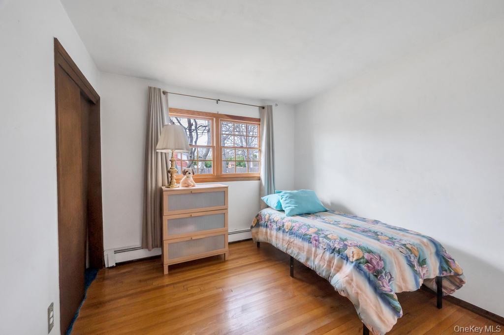 Single Family 6th  Suffolk County, NY 11780, MLS-984041-11