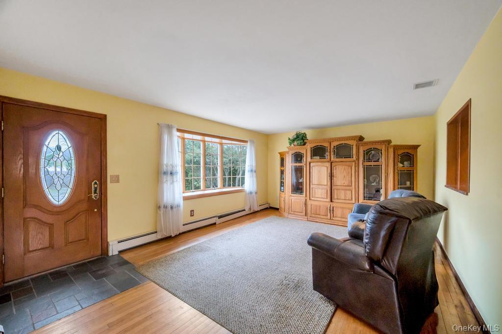 Single Family 6th  Suffolk County, NY 11780, MLS-984041-4