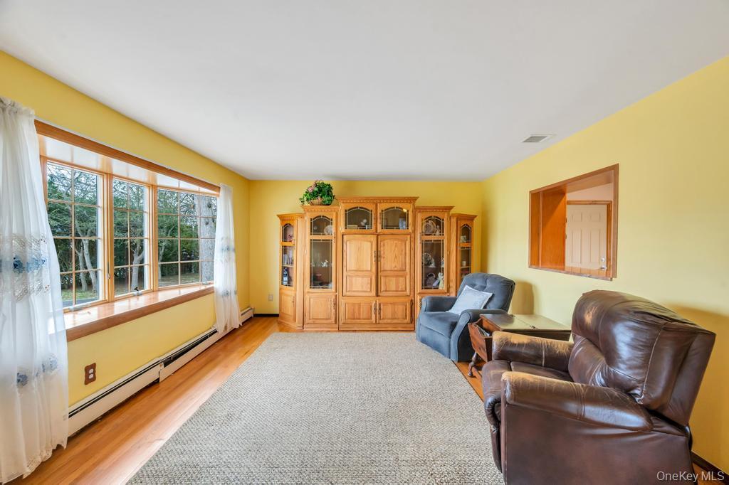 Single Family 6th  Suffolk County, NY 11780, MLS-984041-5