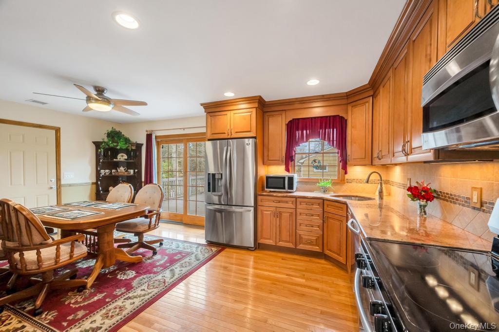 Single Family 6th  Suffolk County, NY 11780, MLS-984041-6