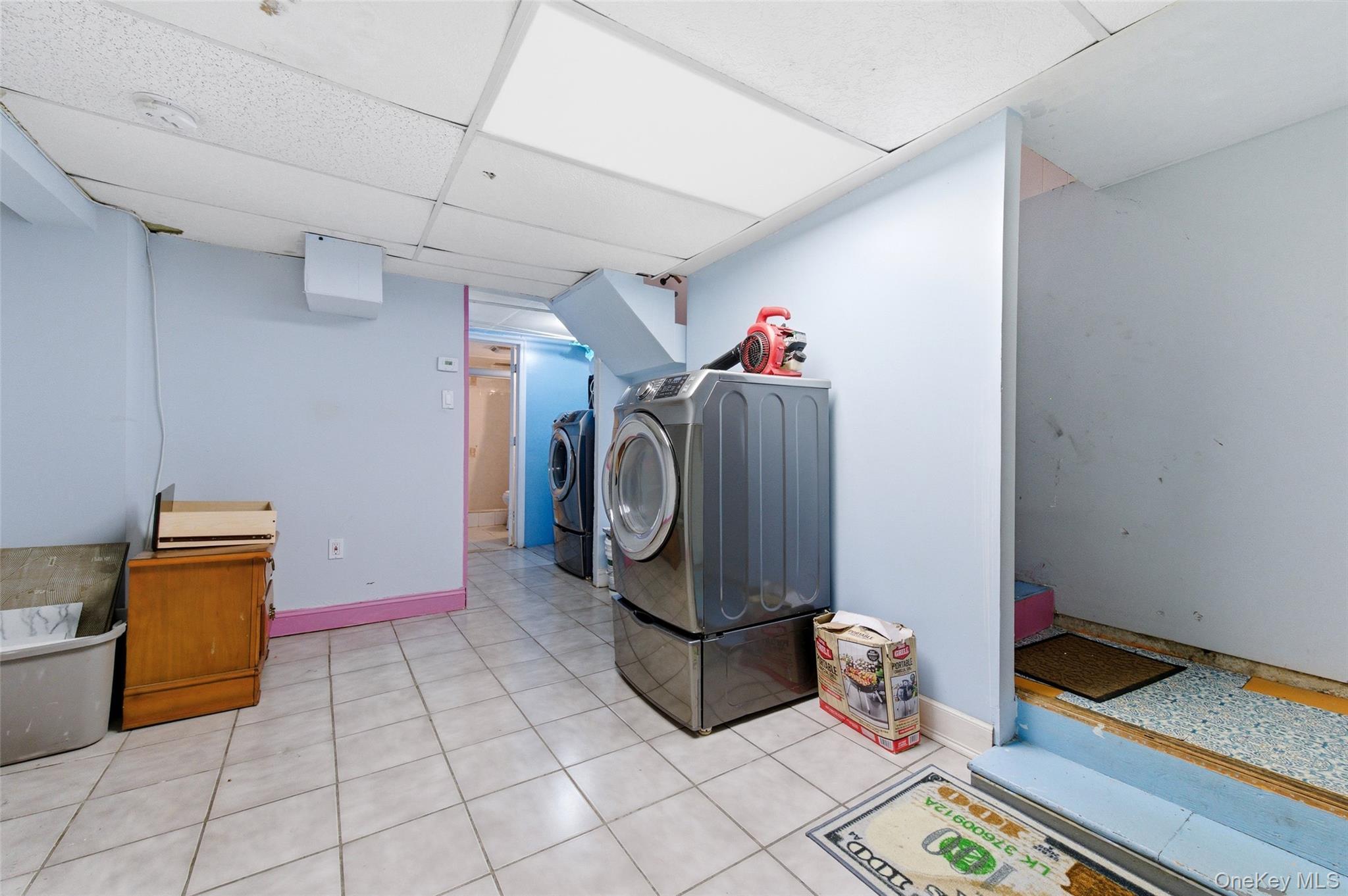 Single Family Oak  Nassau County, NY 11550, MLS-984091-23