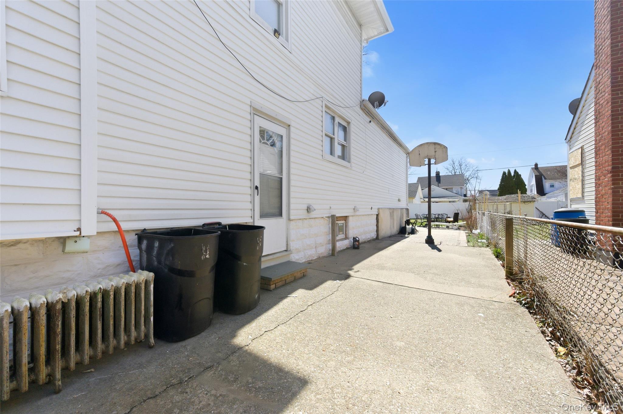 Single Family Oak  Nassau County, NY 11550, MLS-984091-26