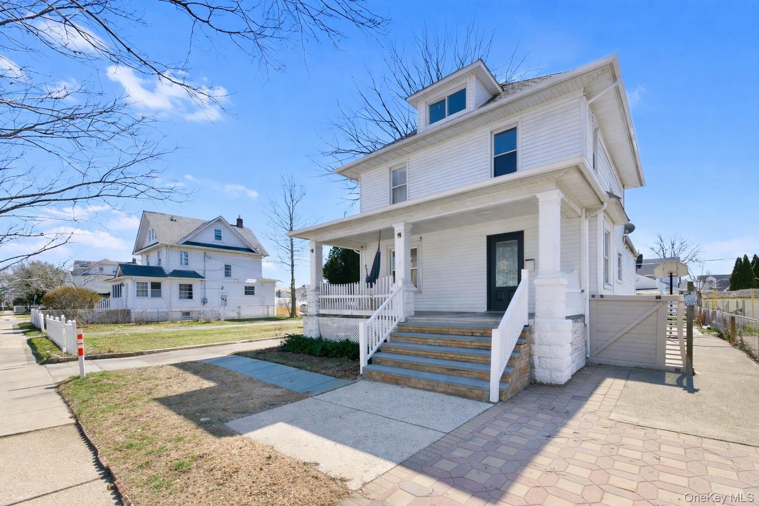 Single Family Oak  Nassau County, NY 11550, MLS-984091-3