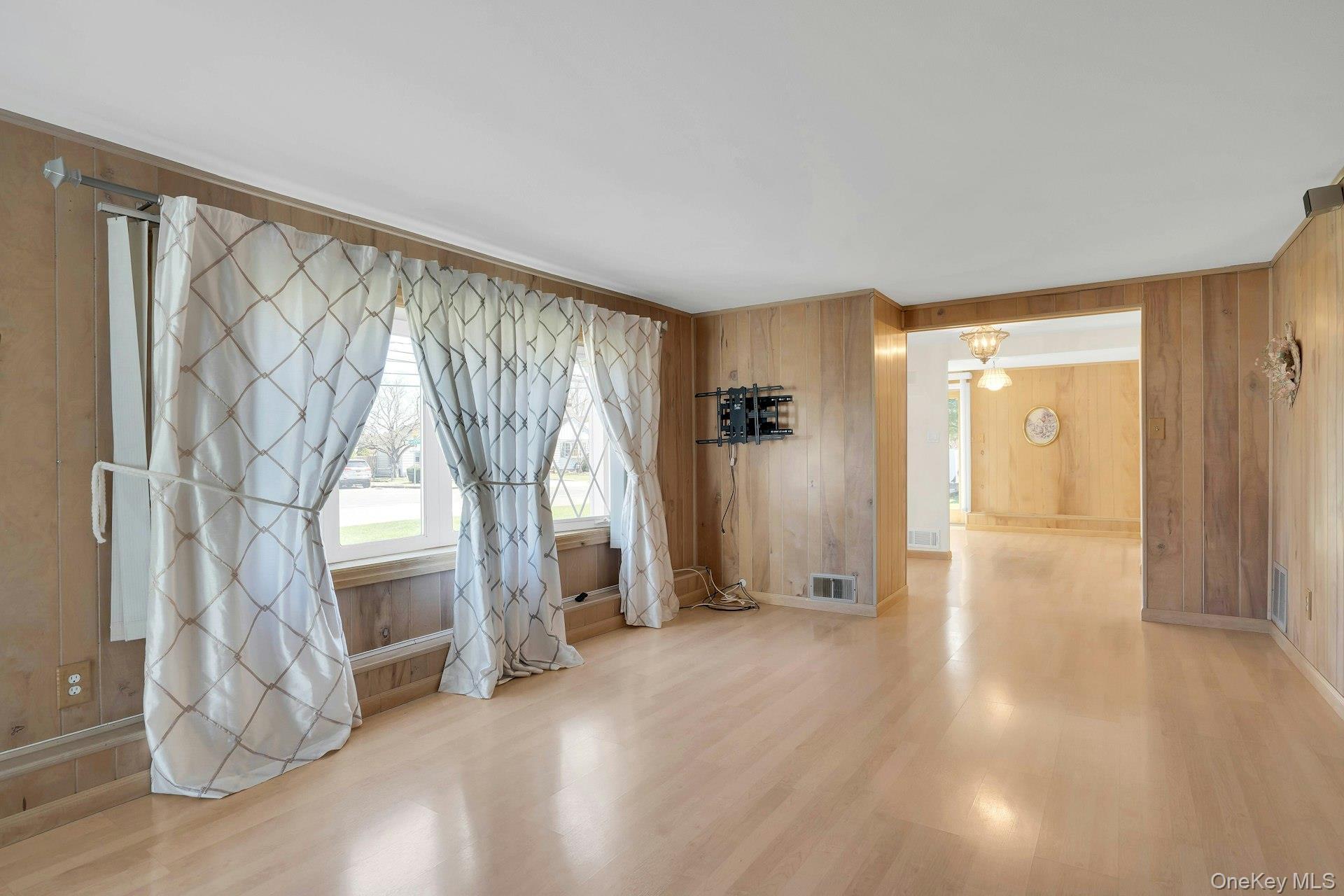 Single Family 5th  Suffolk County, NY 11729, MLS-984119-10