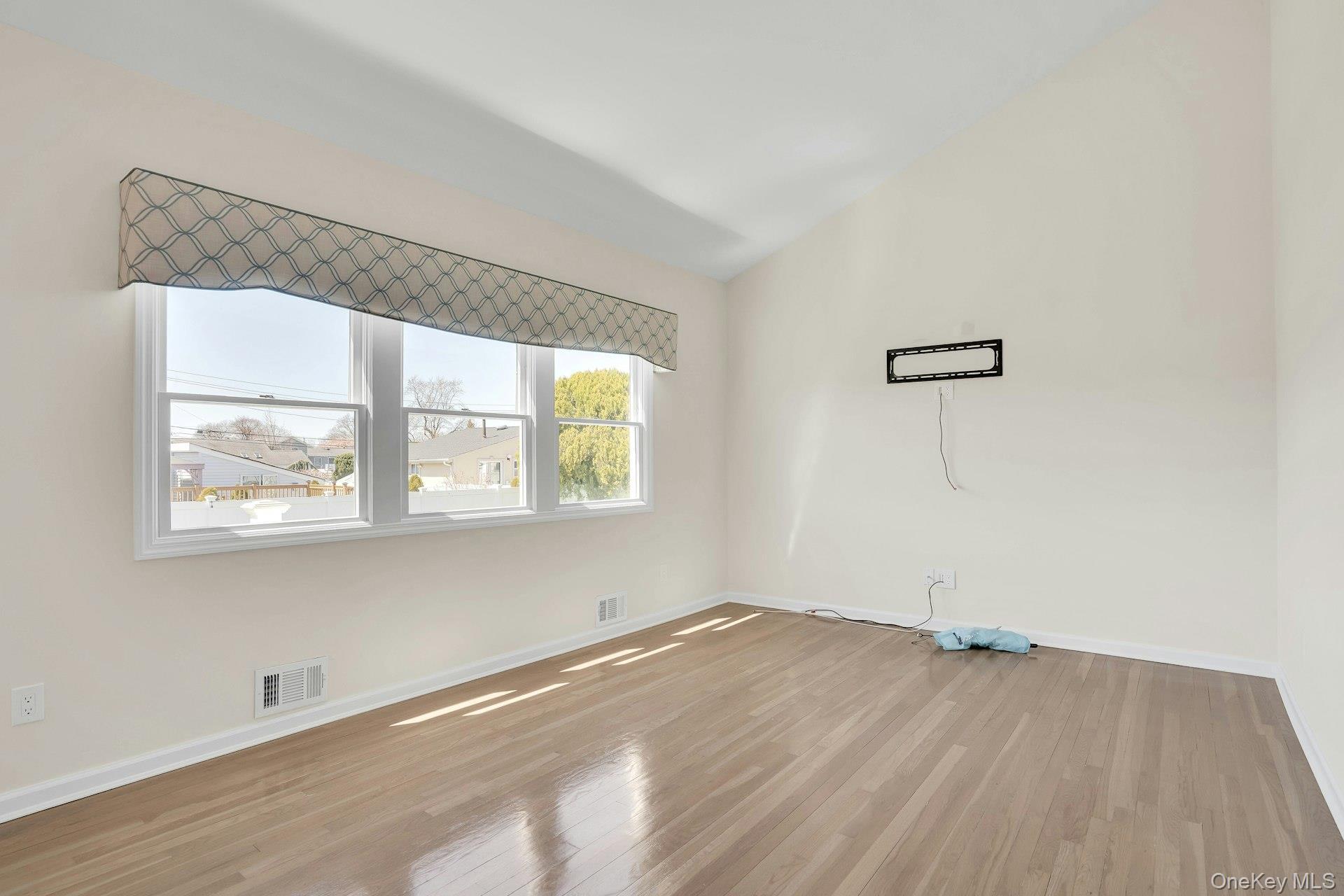 Single Family 5th  Suffolk County, NY 11729, MLS-984119-18