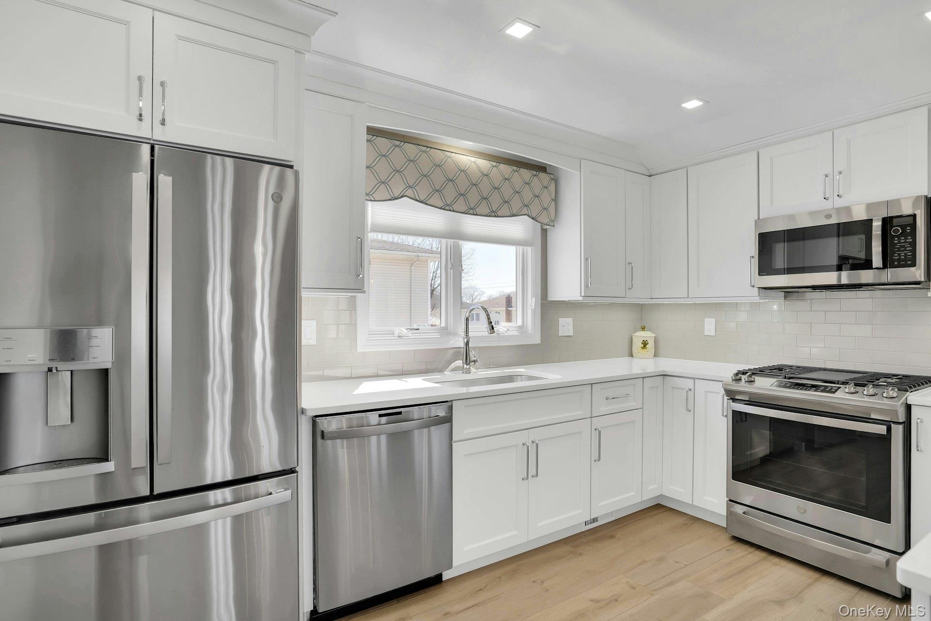 Single Family 5th  Suffolk County, NY 11729, MLS-984119-27