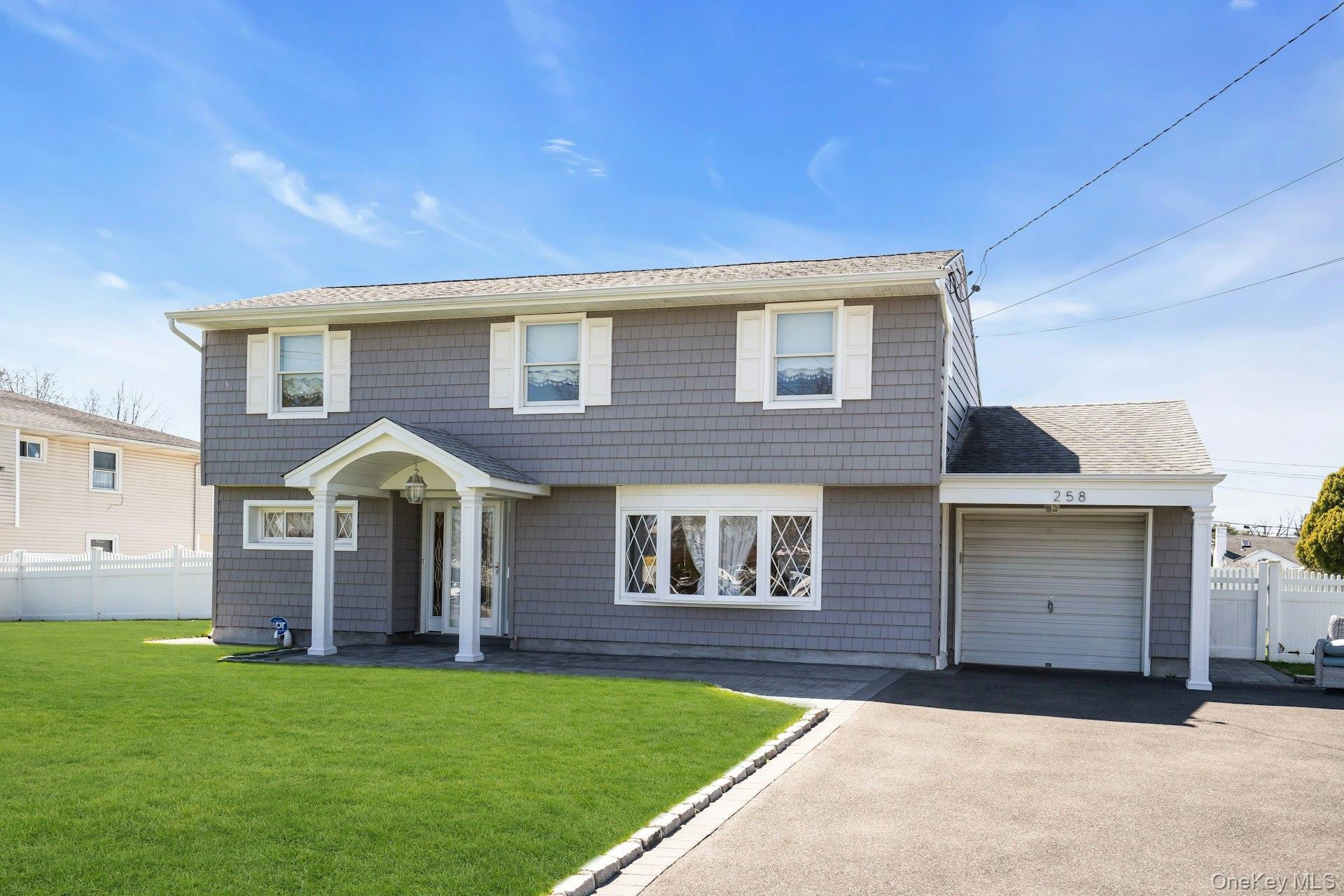 Single Family 5th  Suffolk County, NY 11729, MLS-984119-3