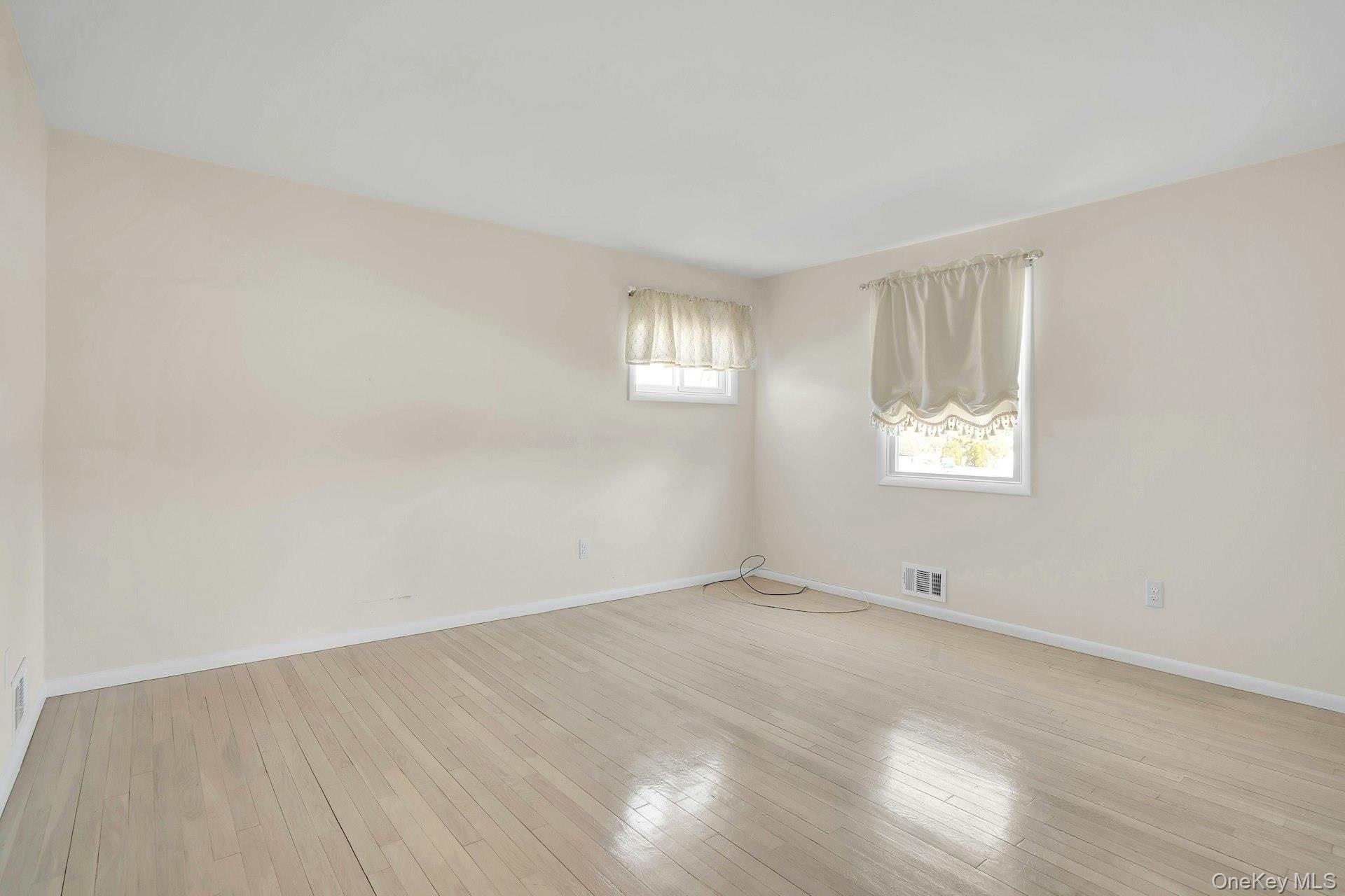 Single Family 5th  Suffolk County, NY 11729, MLS-984119-31