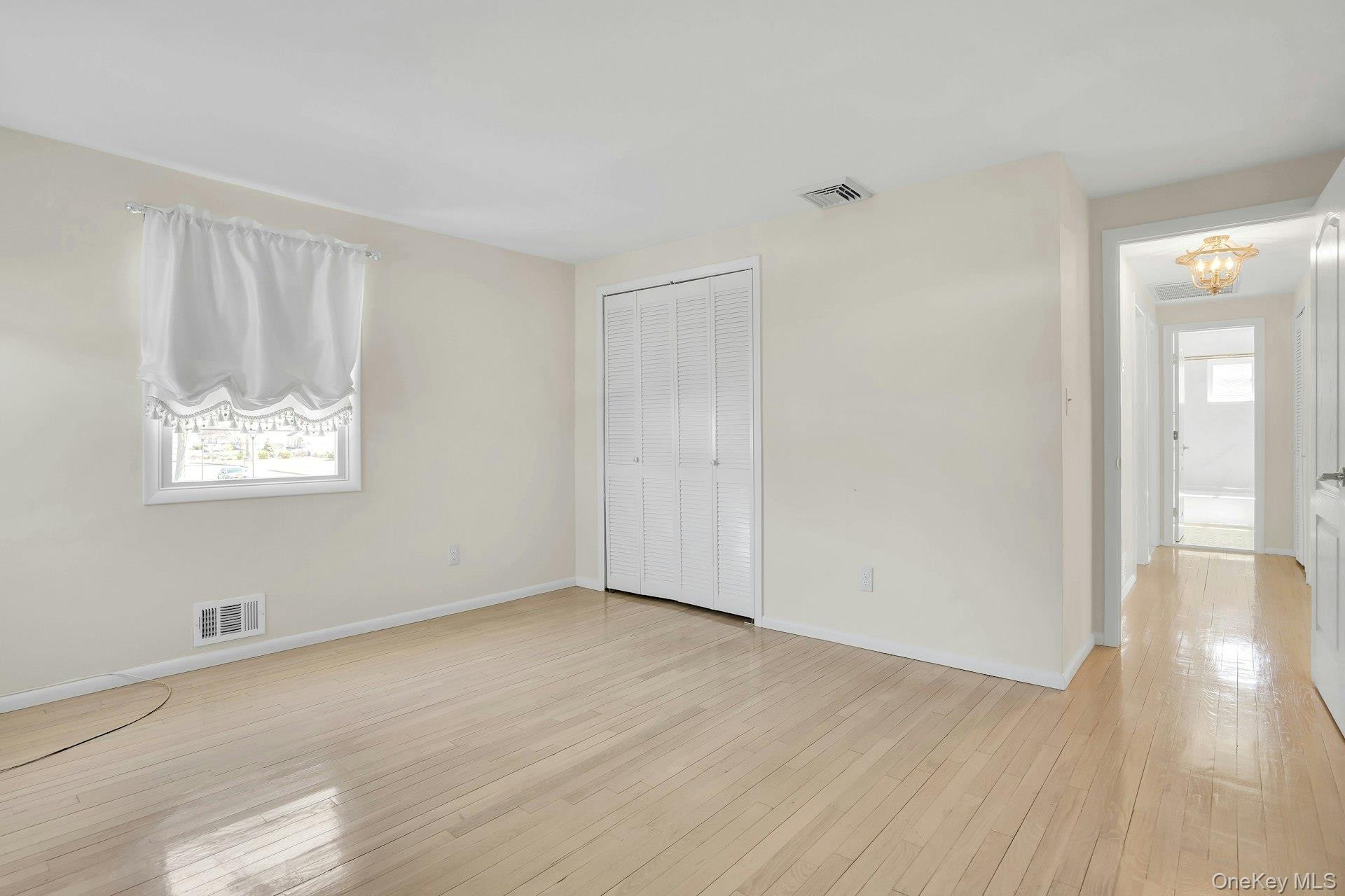 Single Family 5th  Suffolk County, NY 11729, MLS-984119-32