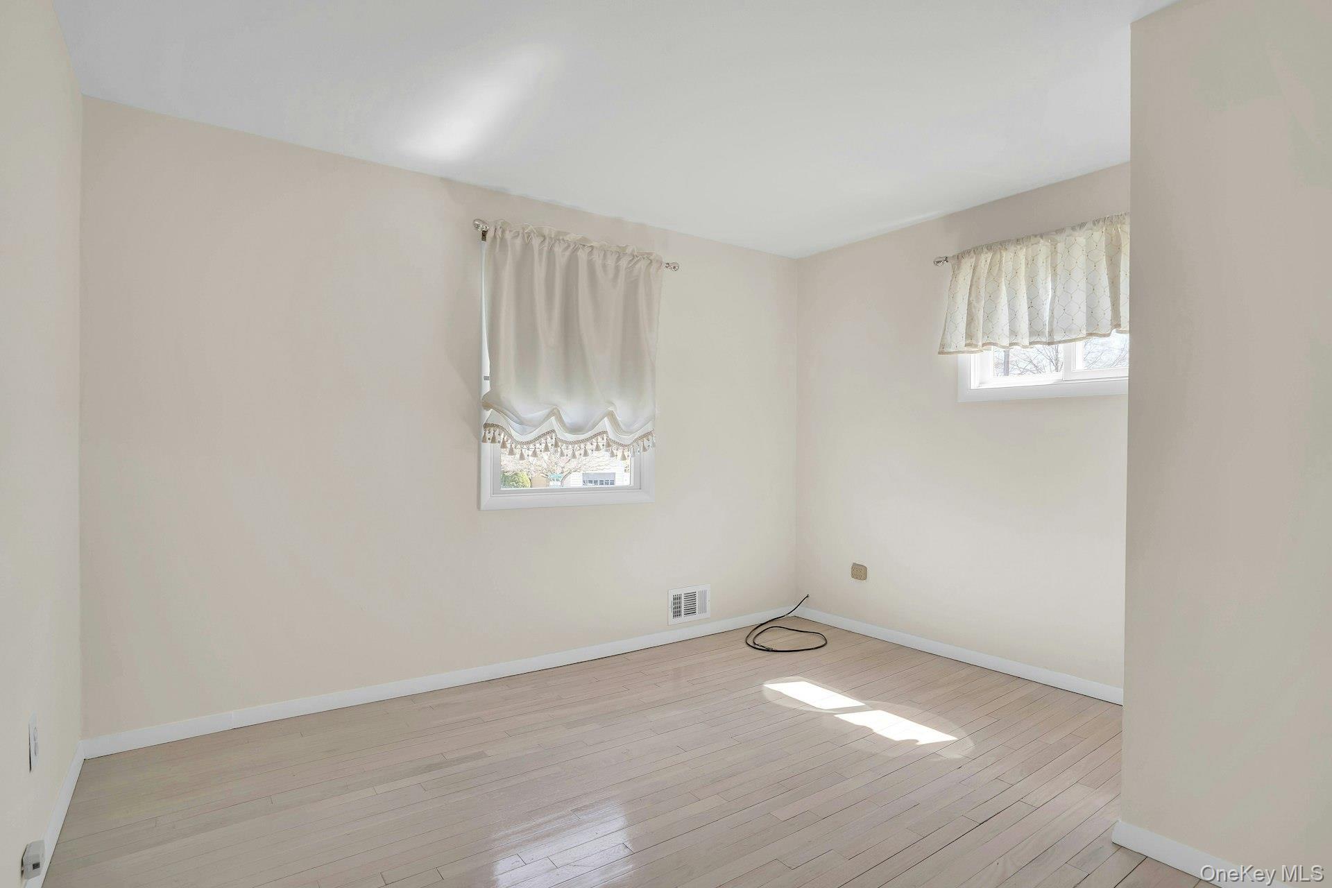 Single Family 5th  Suffolk County, NY 11729, MLS-984119-34