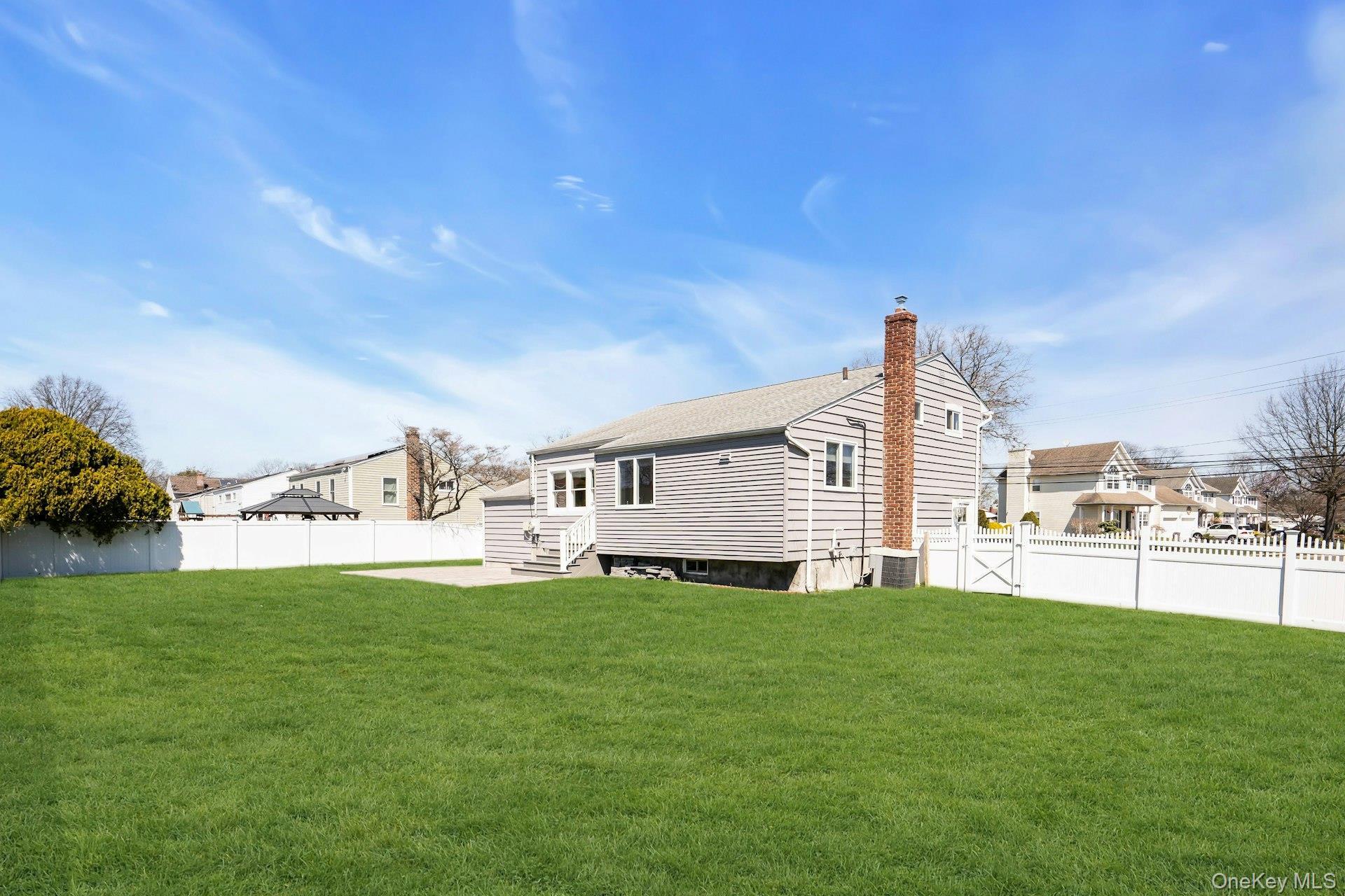 Single Family 5th  Suffolk County, NY 11729, MLS-984119-41