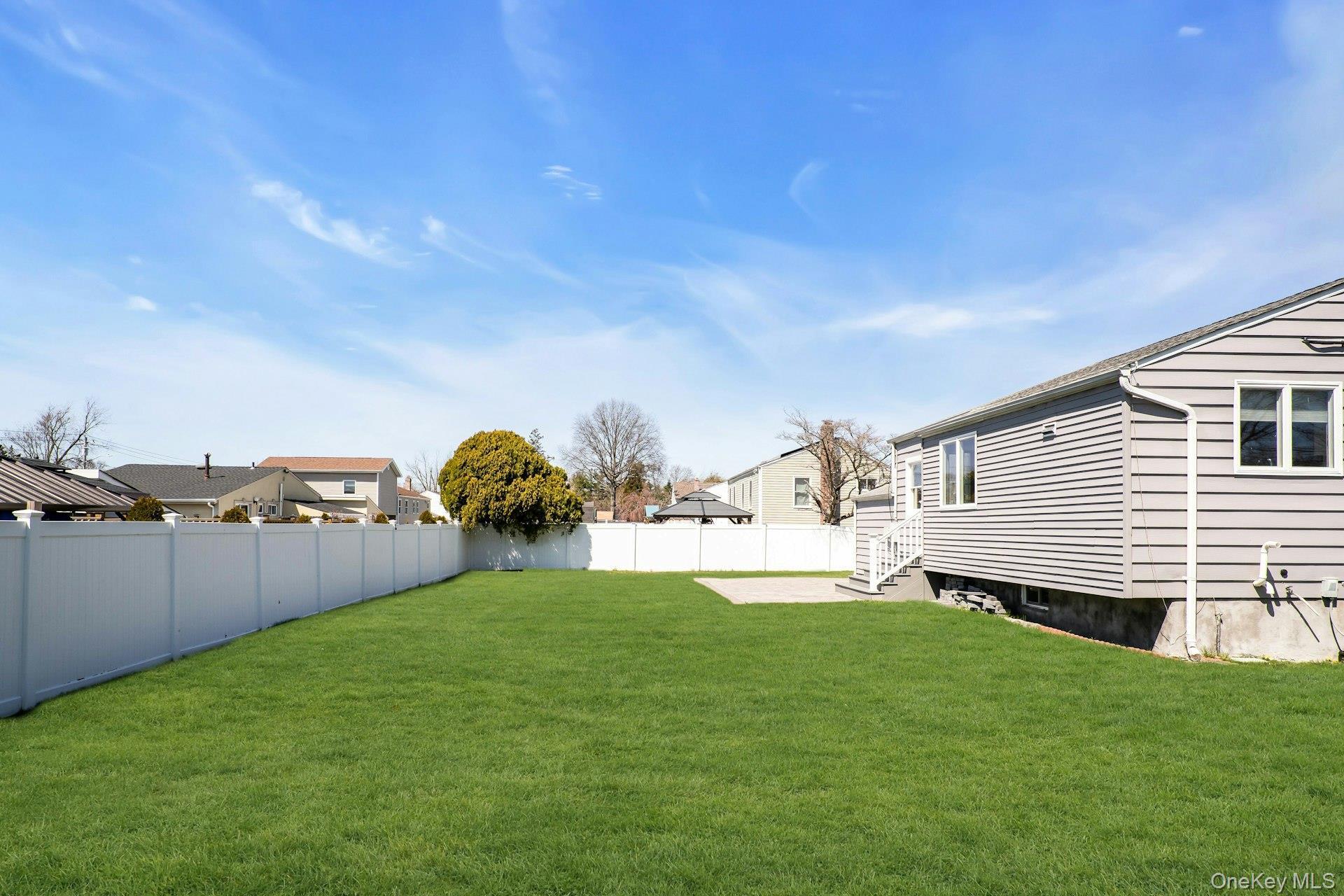 Single Family 5th  Suffolk County, NY 11729, MLS-984119-42