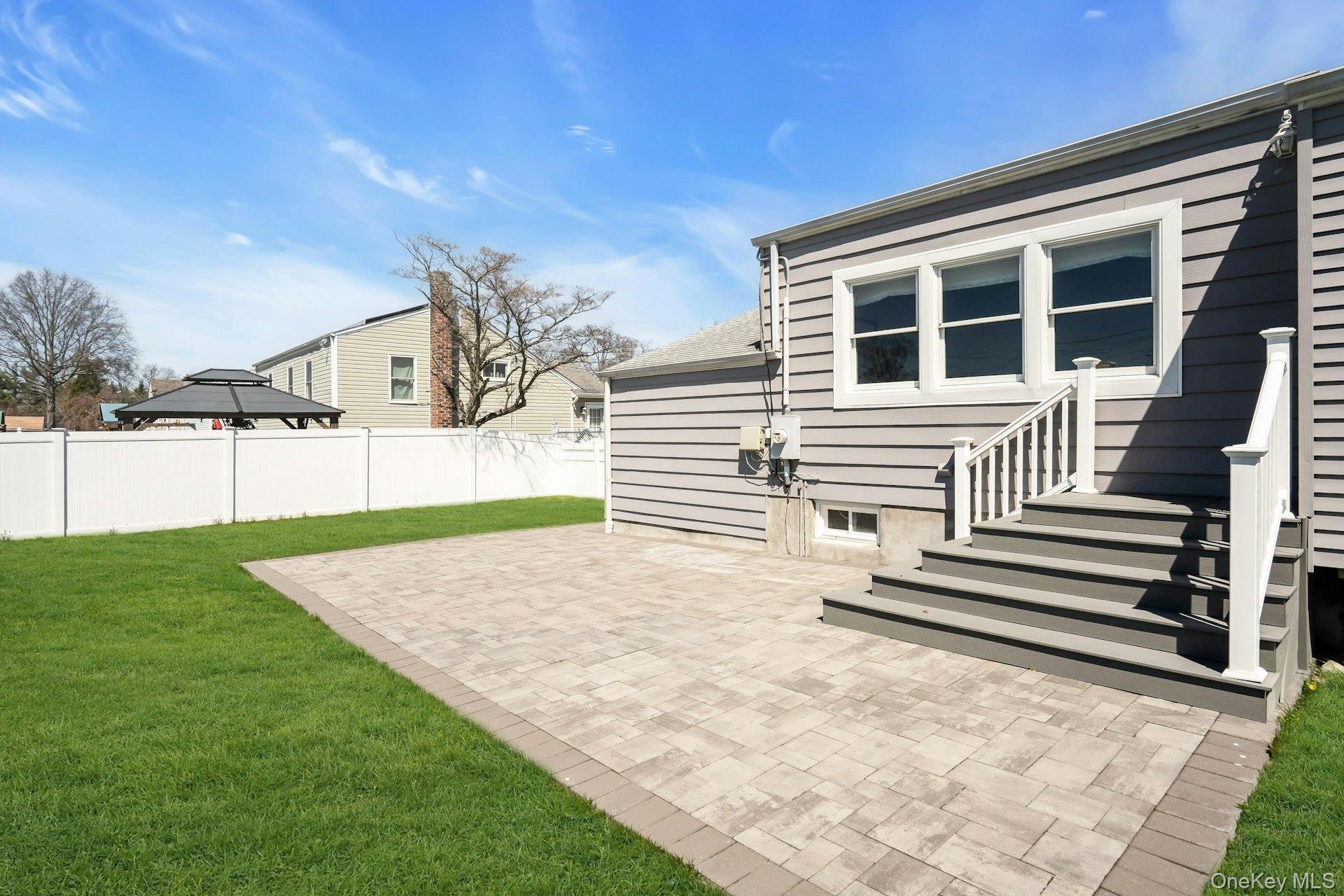 Single Family 5th  Suffolk County, NY 11729, MLS-984119-44