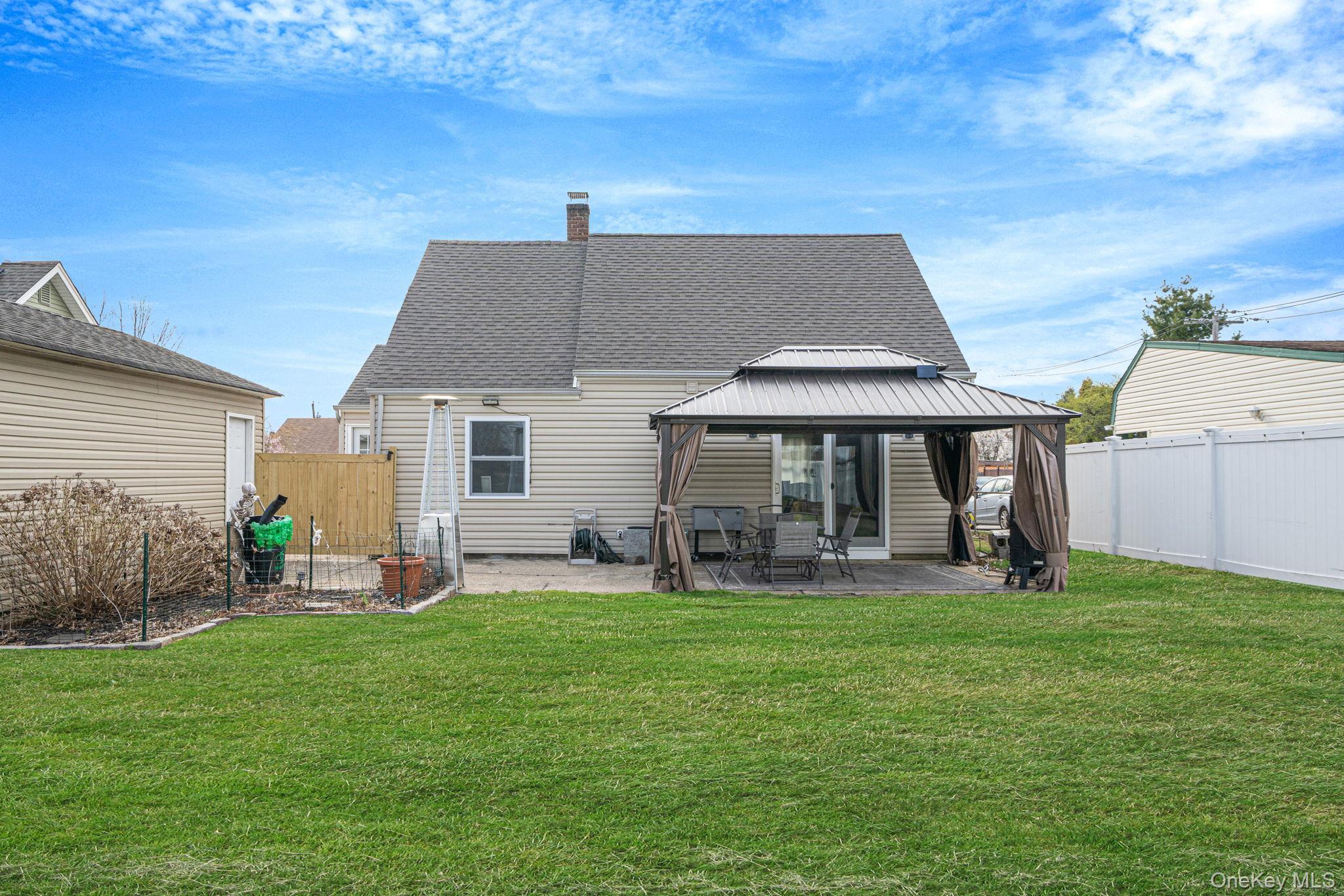 Single Family Copper  Nassau County, NY 11756, MLS-984142-25