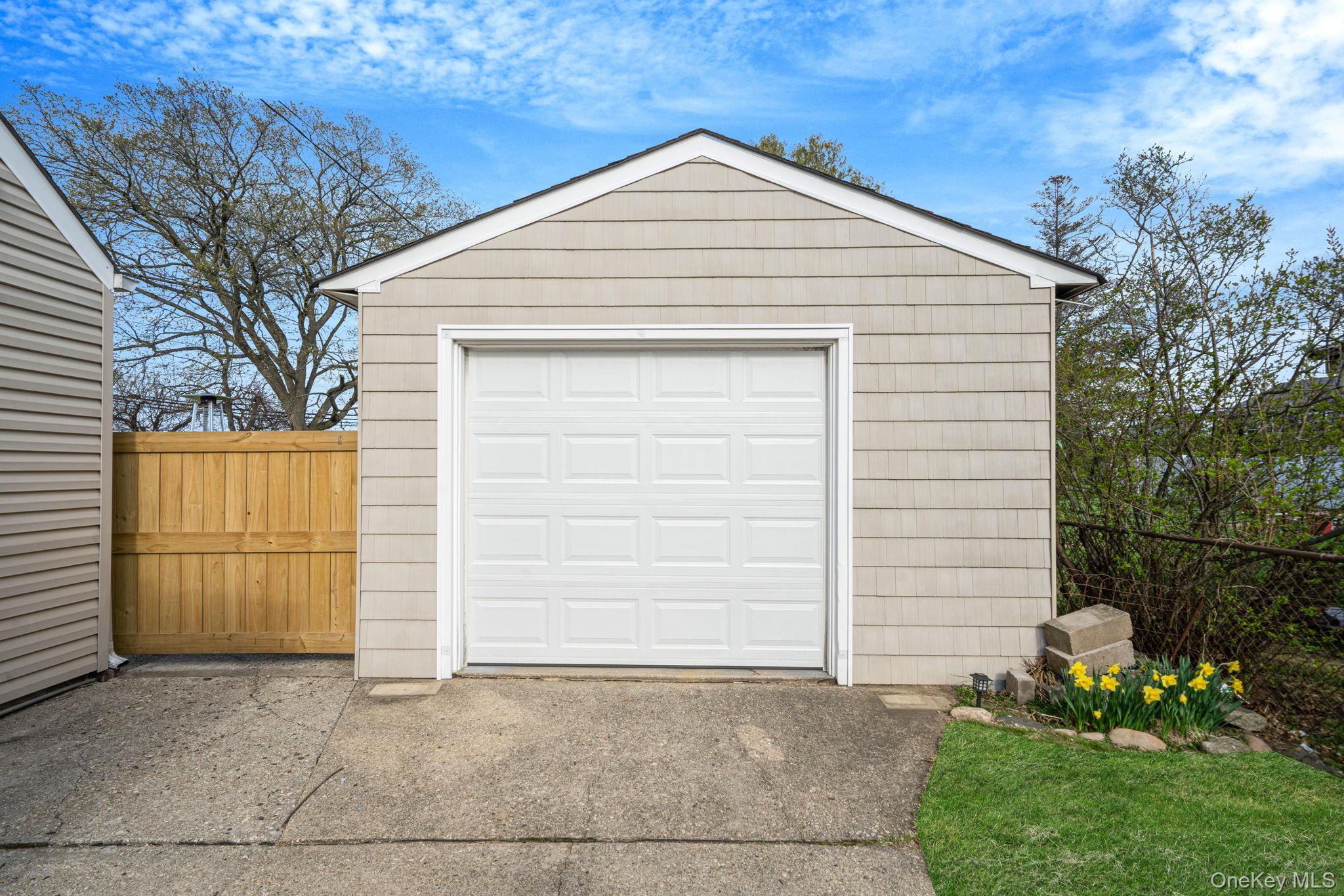 Single Family Copper  Nassau County, NY 11756, MLS-984142-26