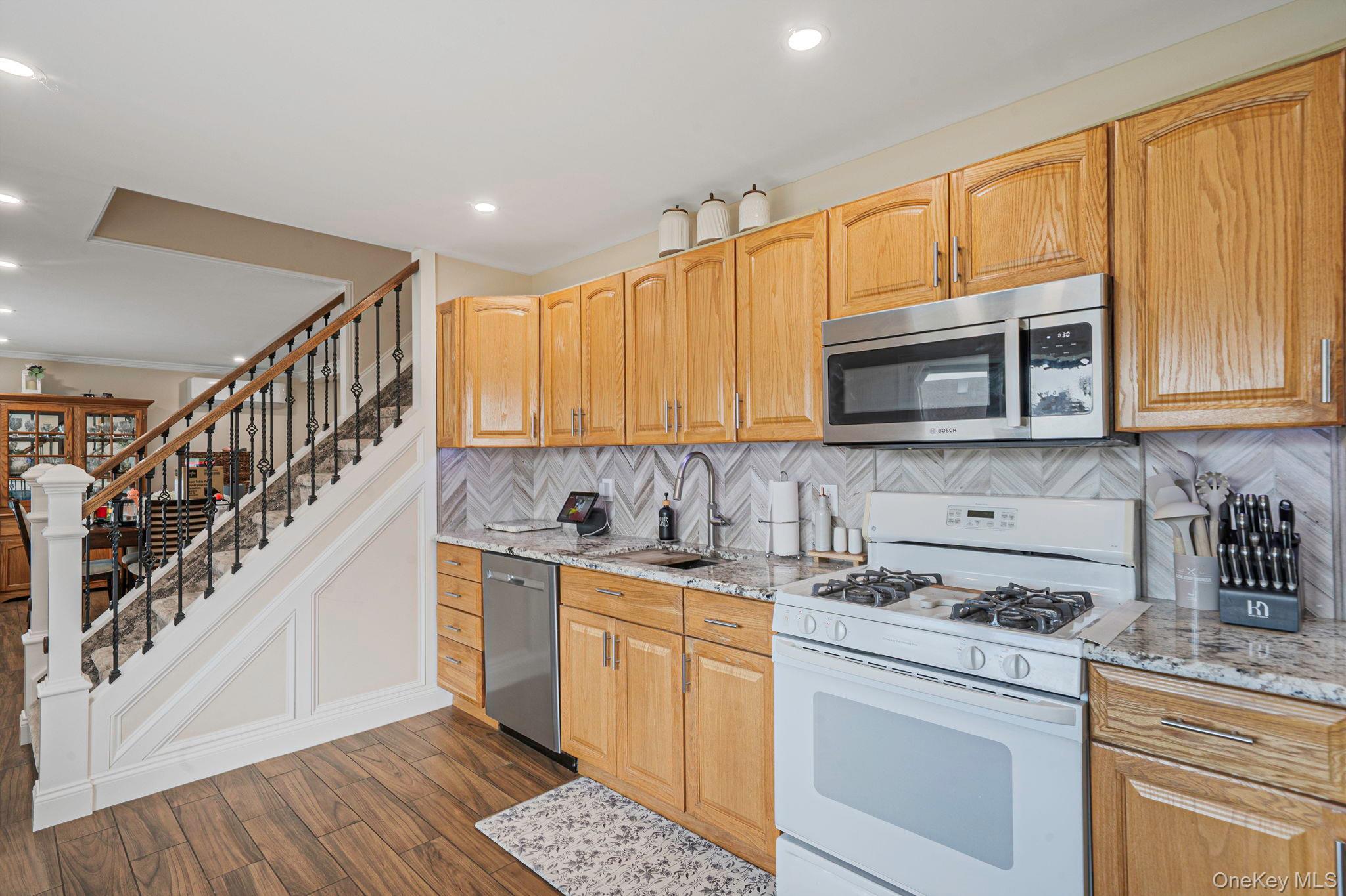 Single Family Copper  Nassau County, NY 11756, MLS-984142-9