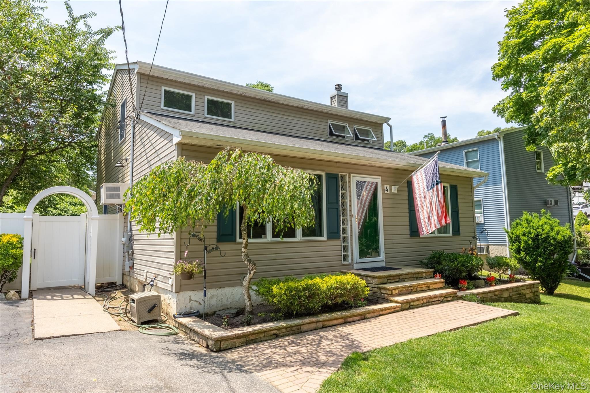 Single Family Awixa  Suffolk County, NY 11784, MLS-984152-2