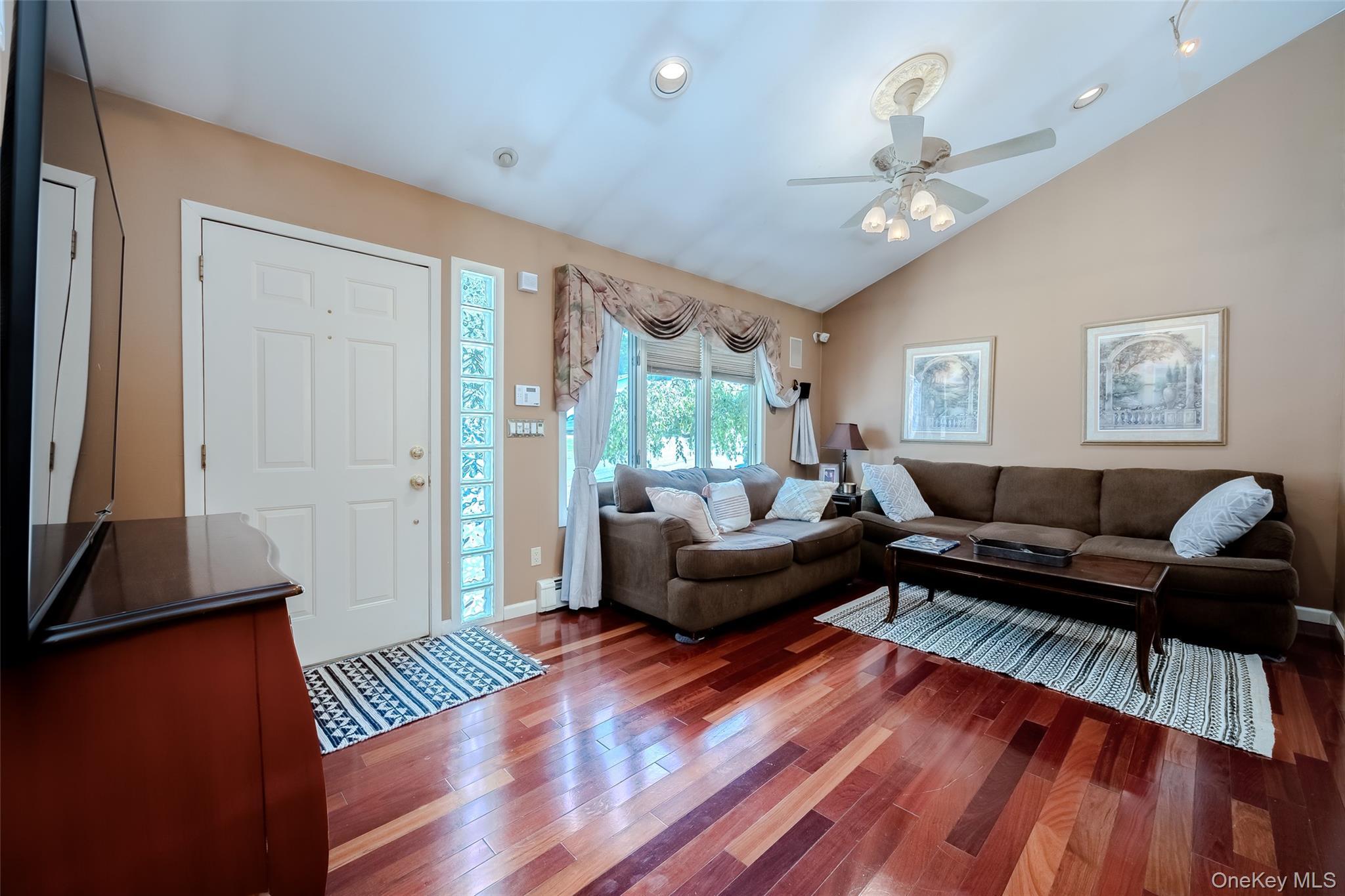 Single Family Awixa  Suffolk County, NY 11784, MLS-984152-3