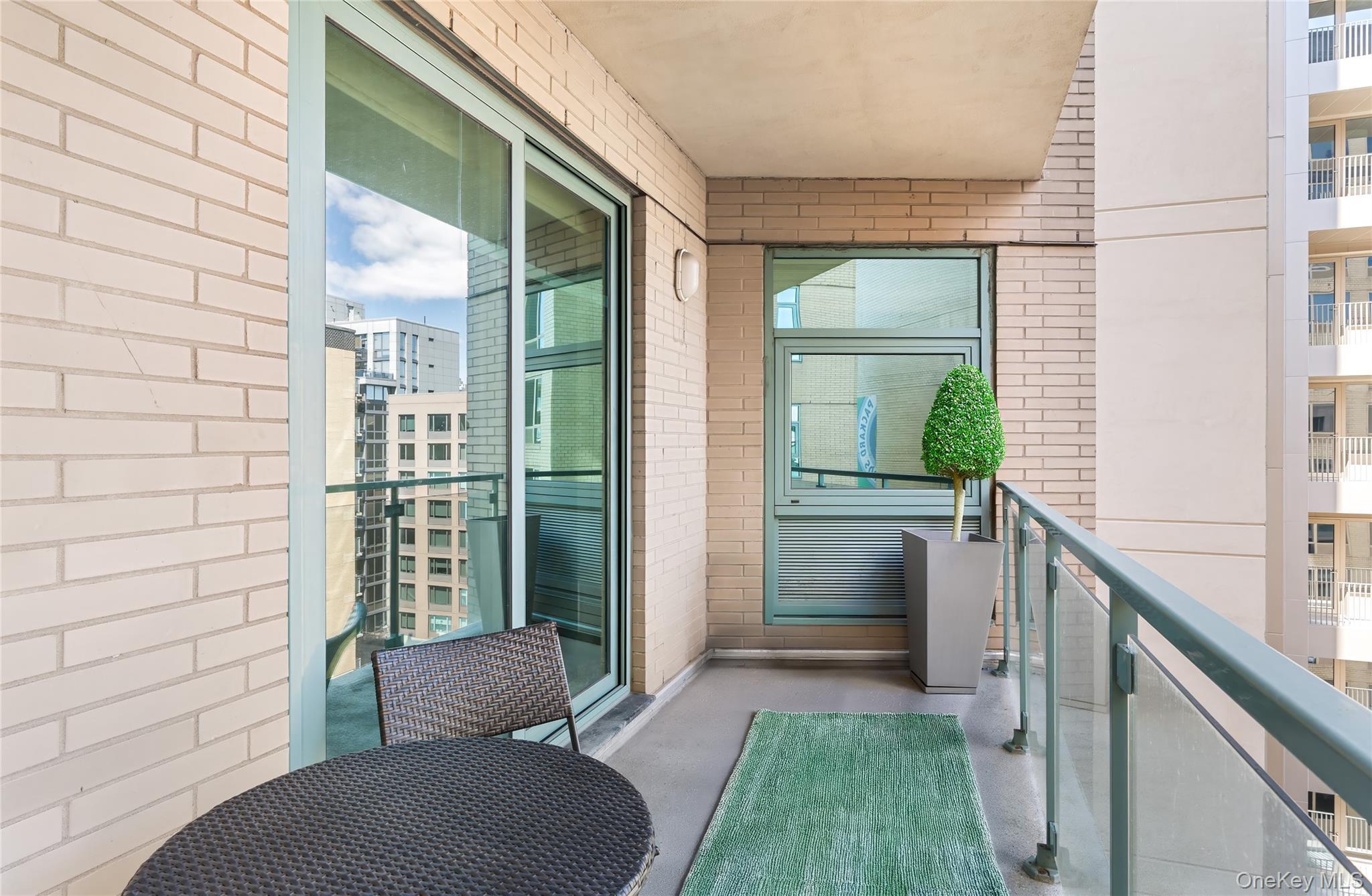 Condo Queens  Queens, NY 11101, MLS-984155-11