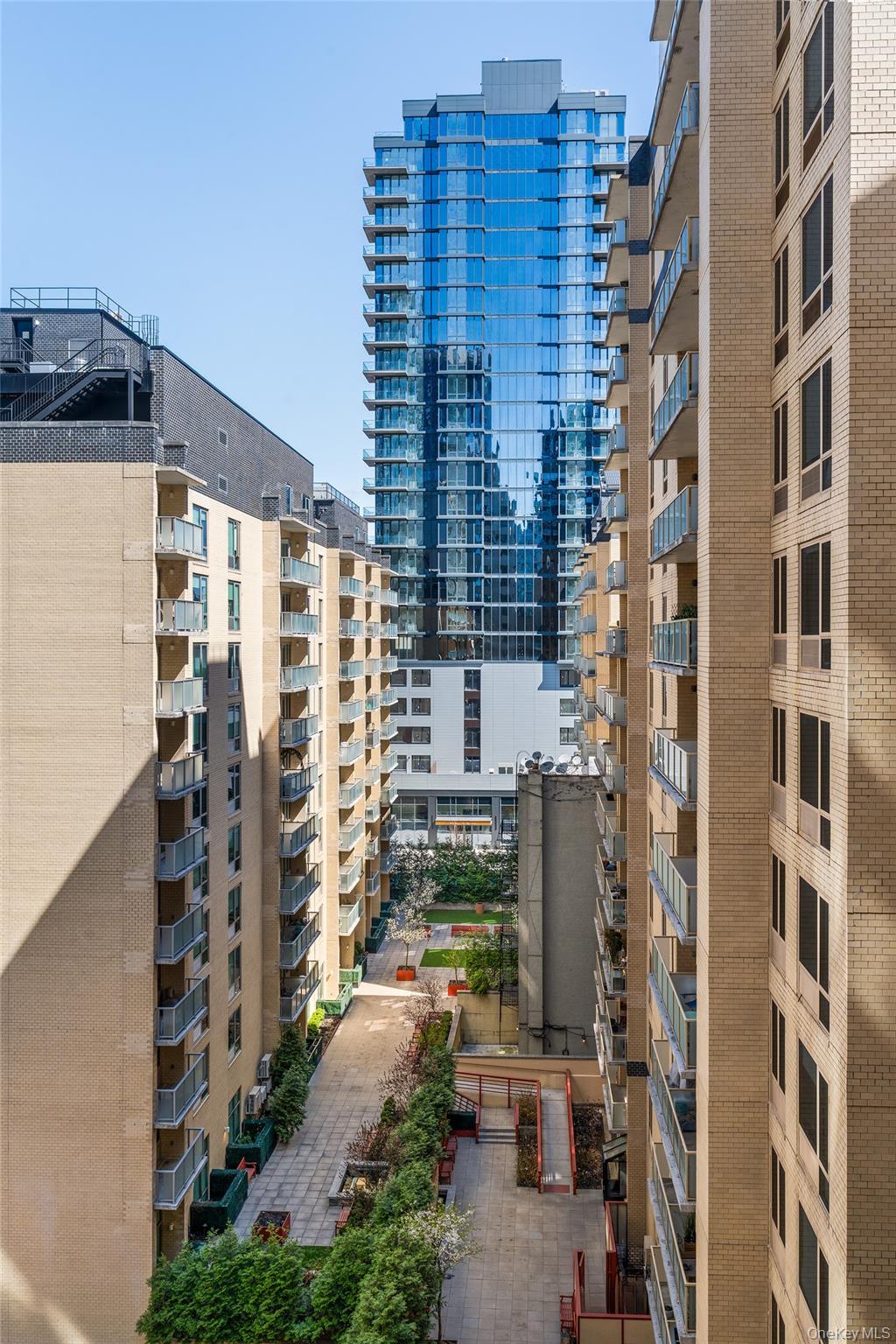 Condo Queens  Queens, NY 11101, MLS-984155-12