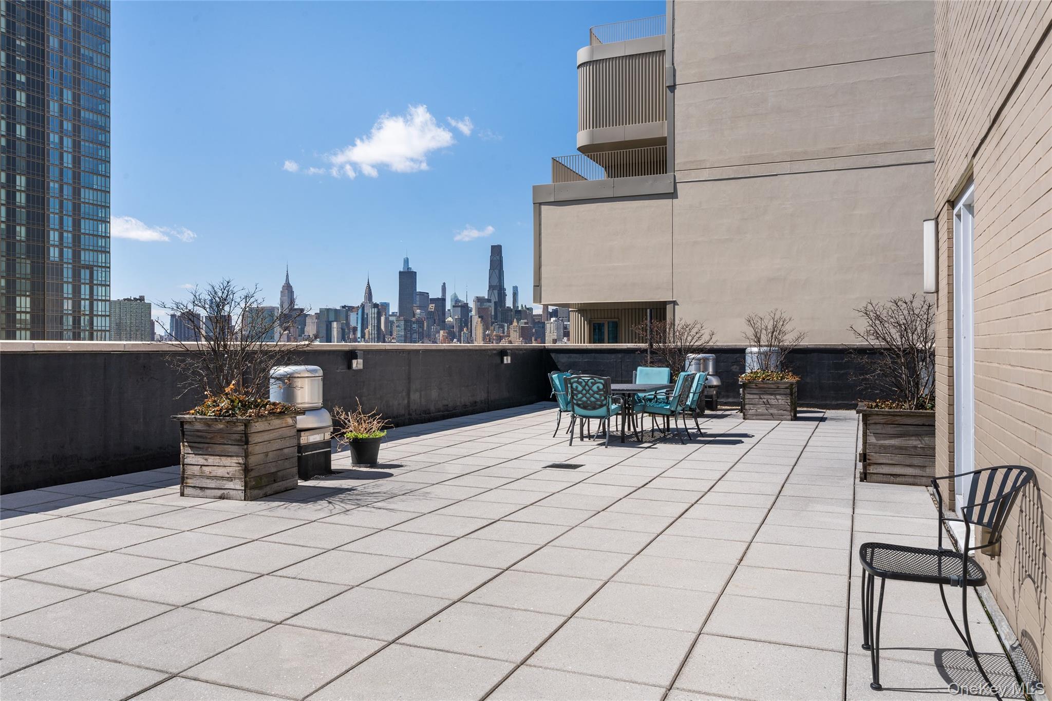 Condo Queens  Queens, NY 11101, MLS-984155-17