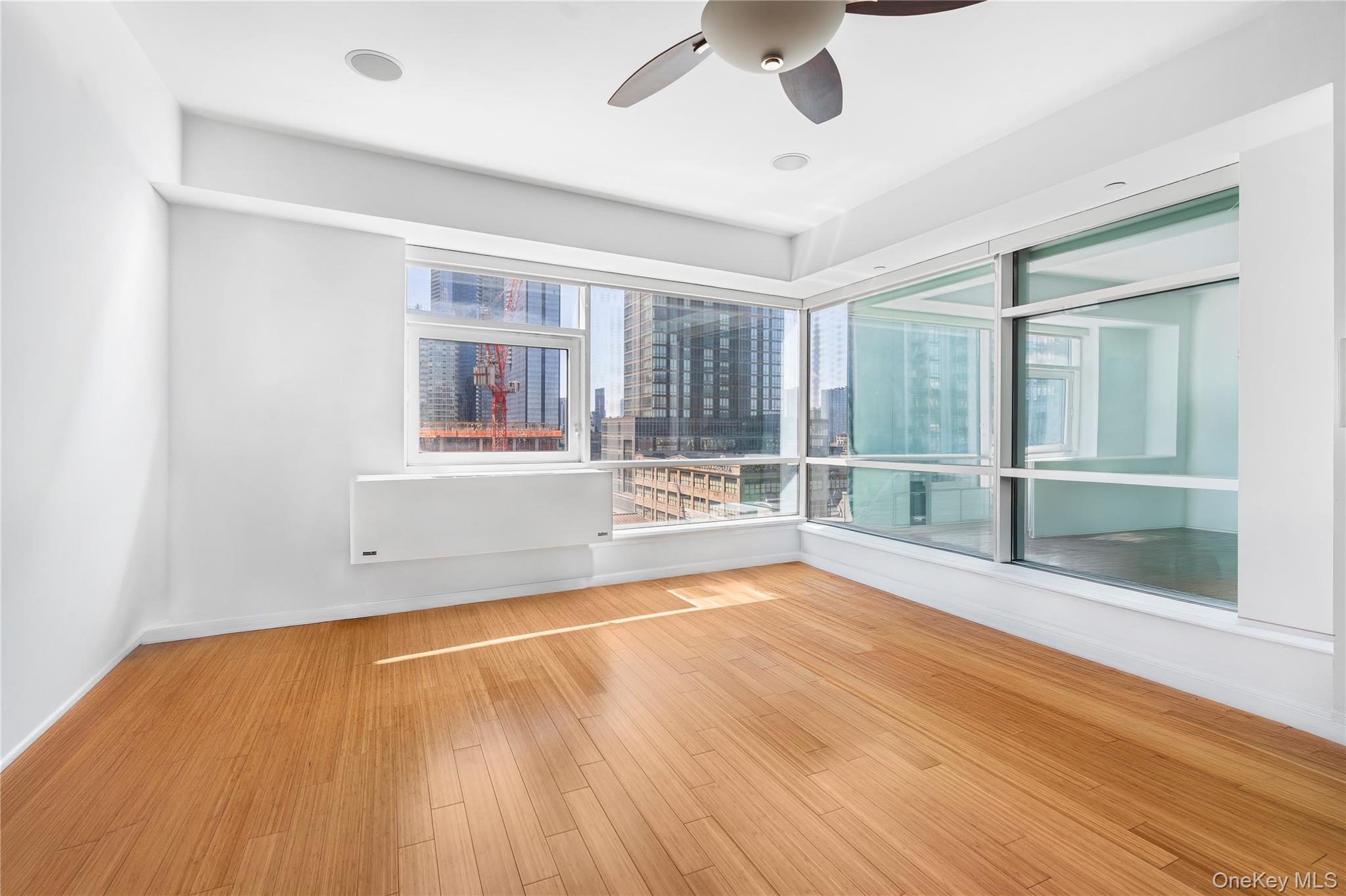 Condo Queens  Queens, NY 11101, MLS-984155-2