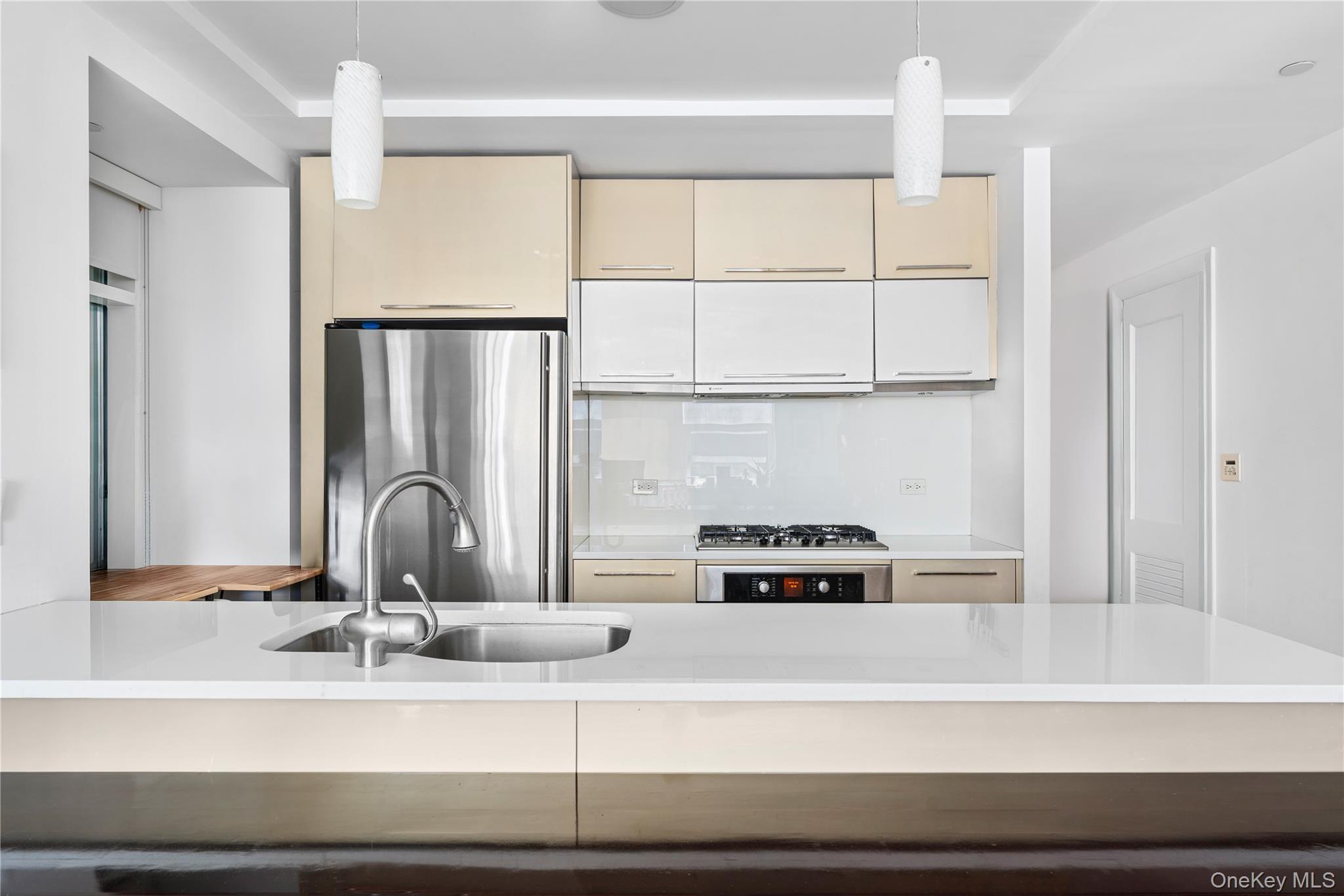 Condo Queens  Queens, NY 11101, MLS-984155-3