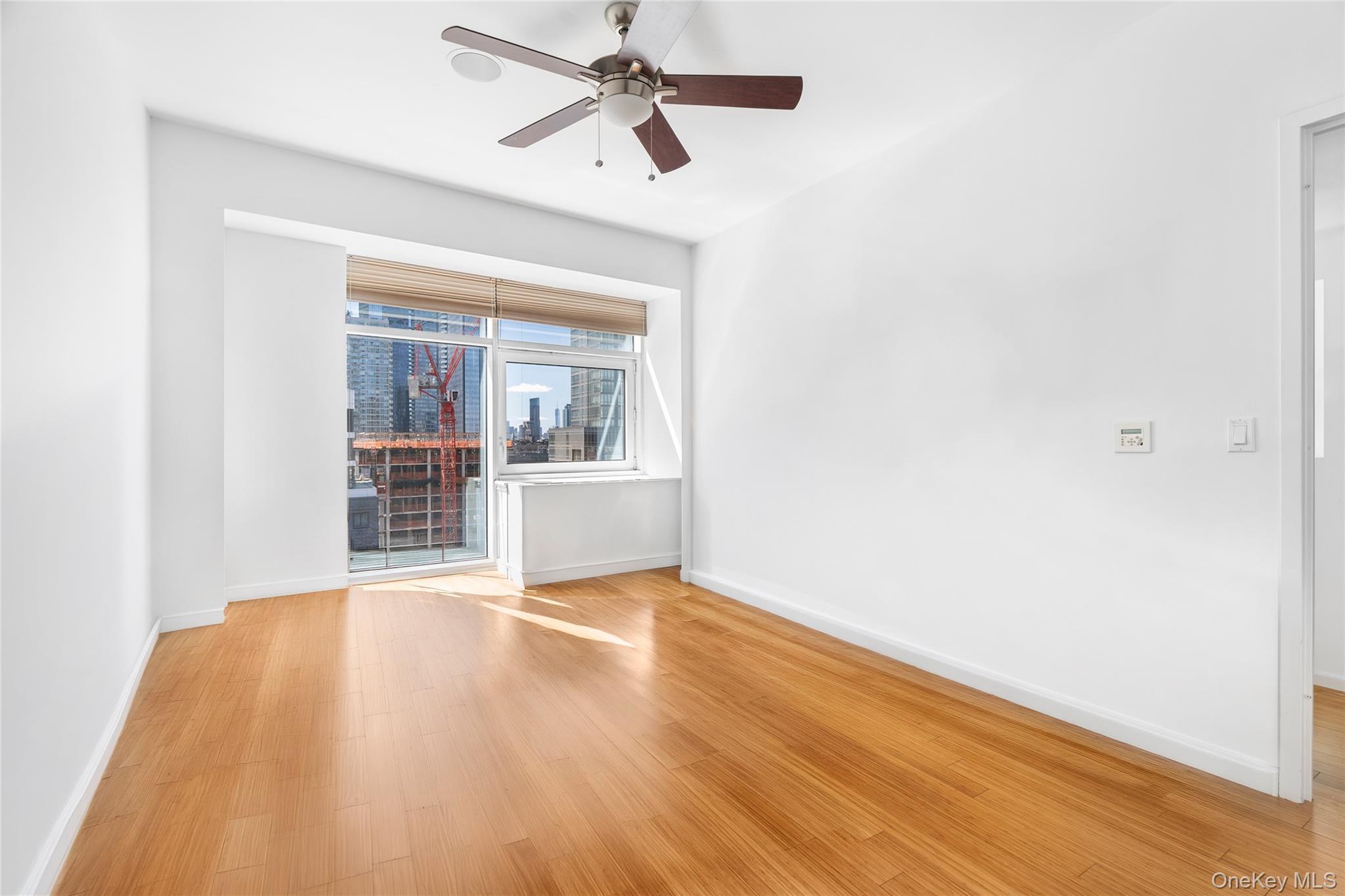 Condo Queens  Queens, NY 11101, MLS-984155-8