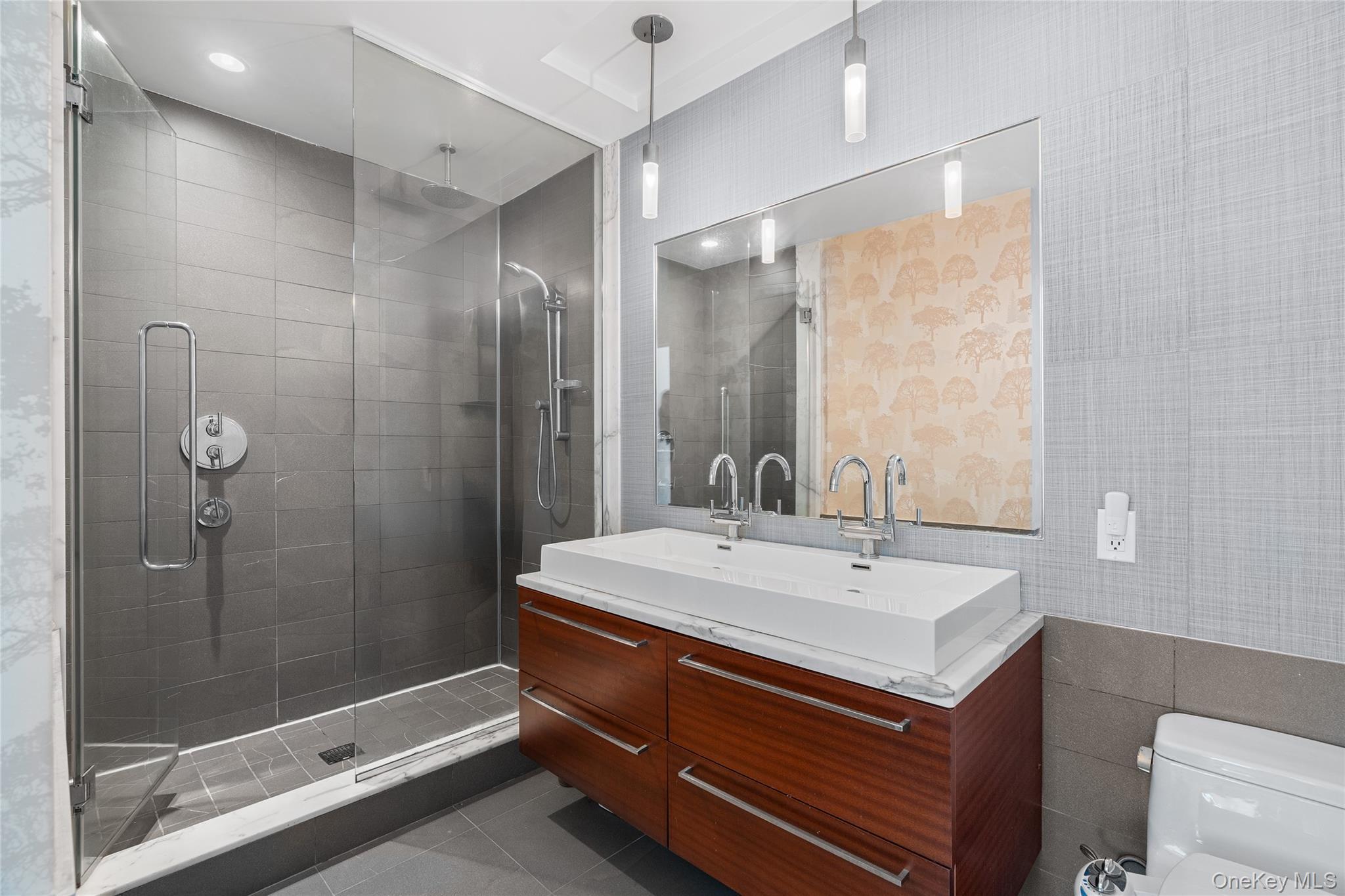 Condo Queens  Queens, NY 11101, MLS-984155-9