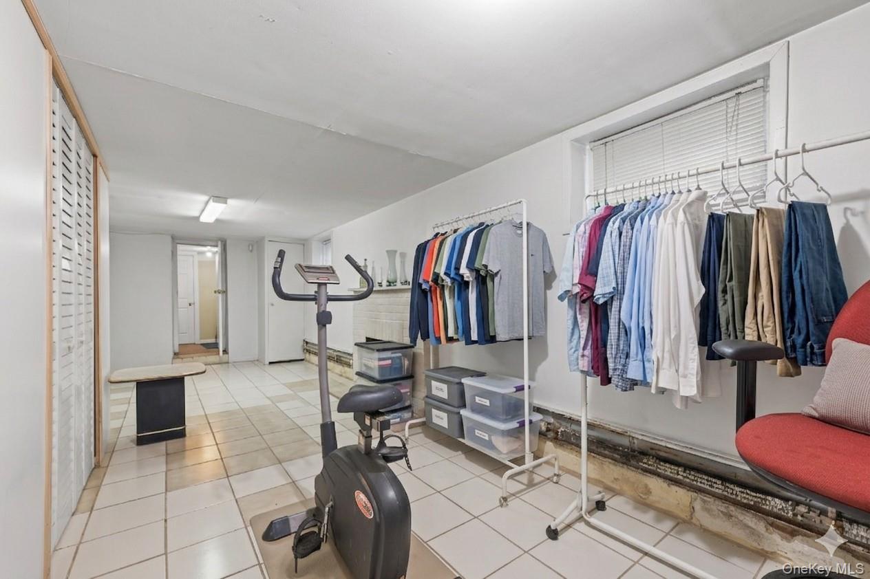 Single Family Newhall  Queens, NY 11422, MLS-984165-4