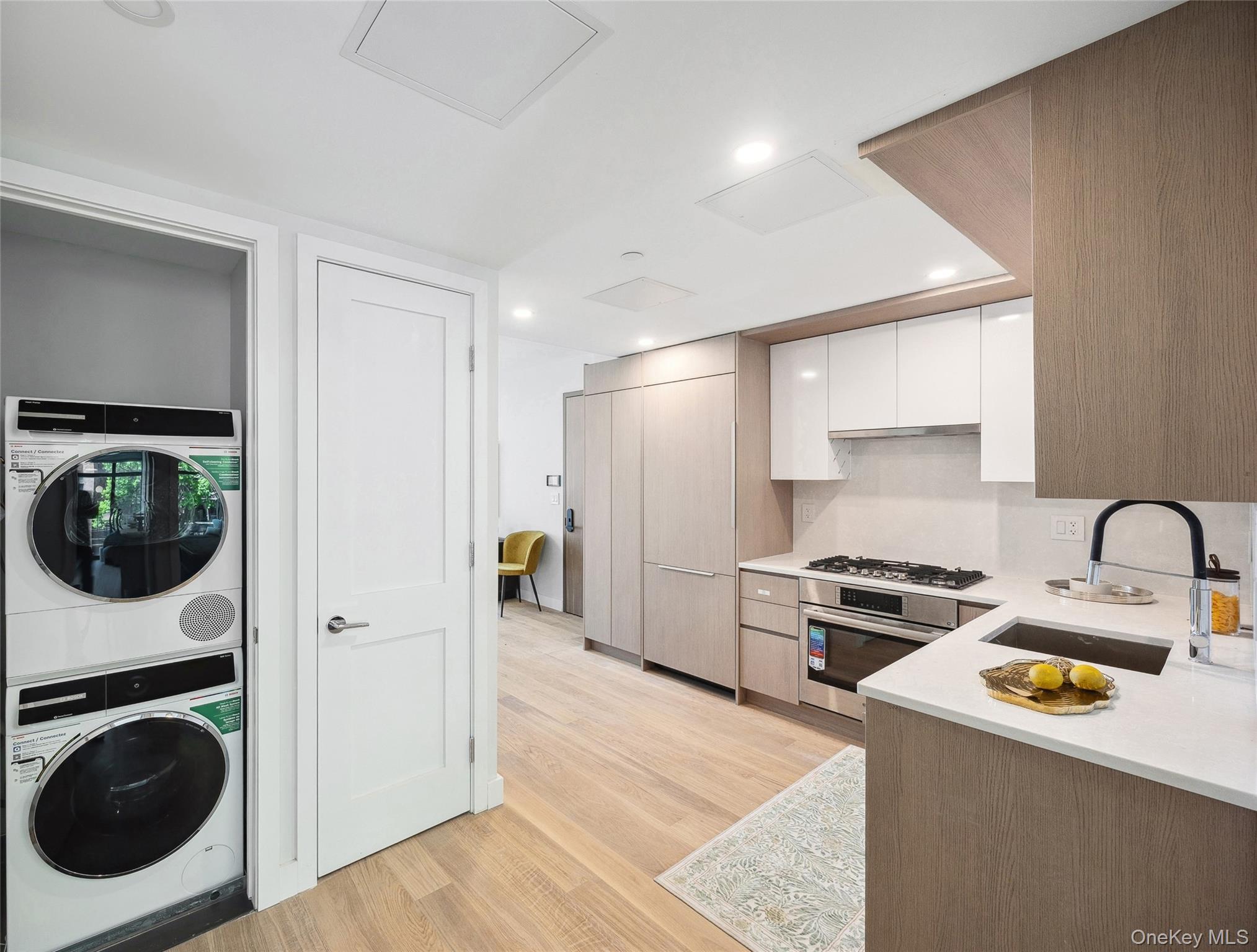 Condo Parsons  Queens, NY 11354, MLS-984207-7