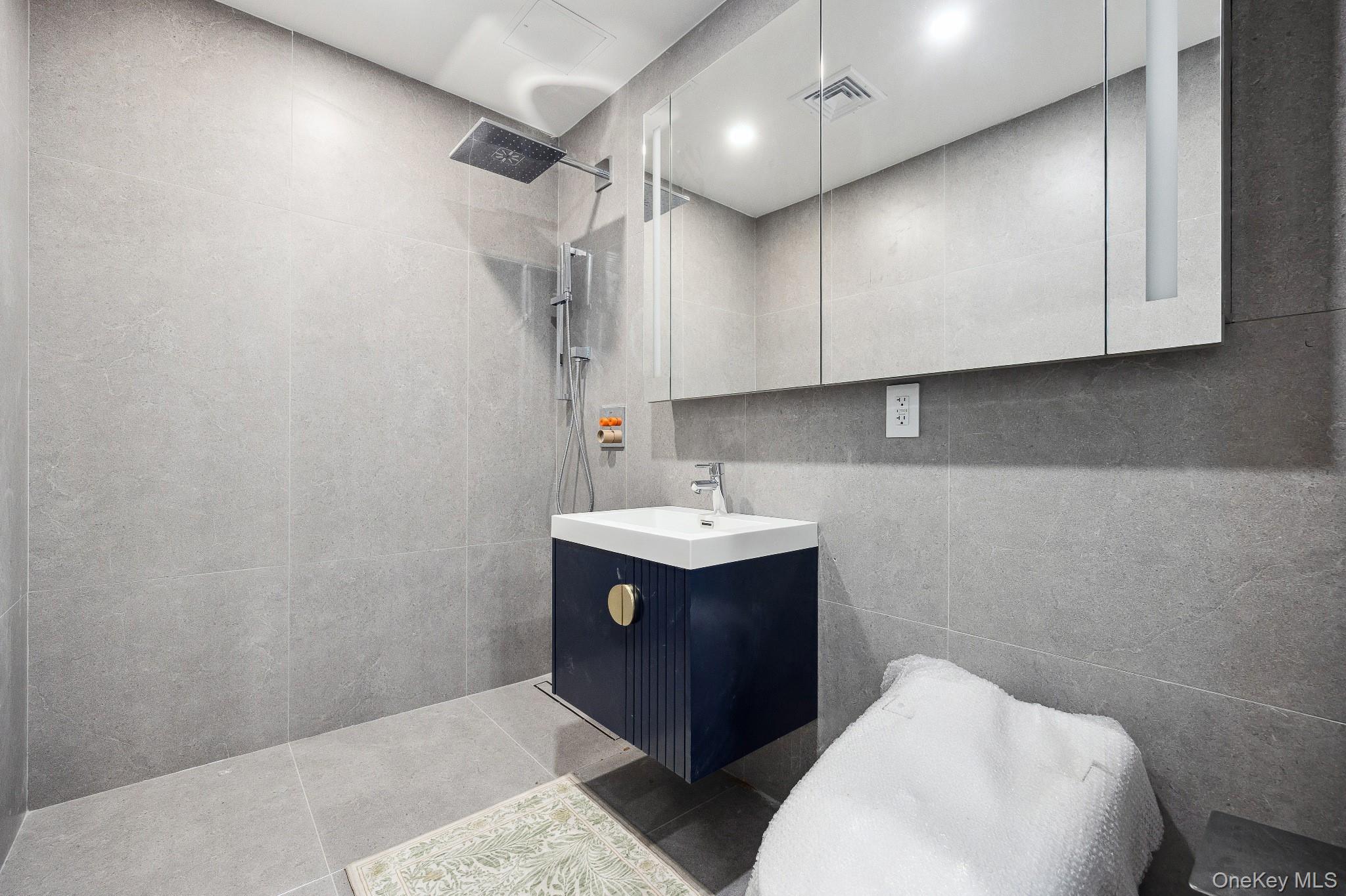 Condo Parsons  Queens, NY 11354, MLS-984220-14