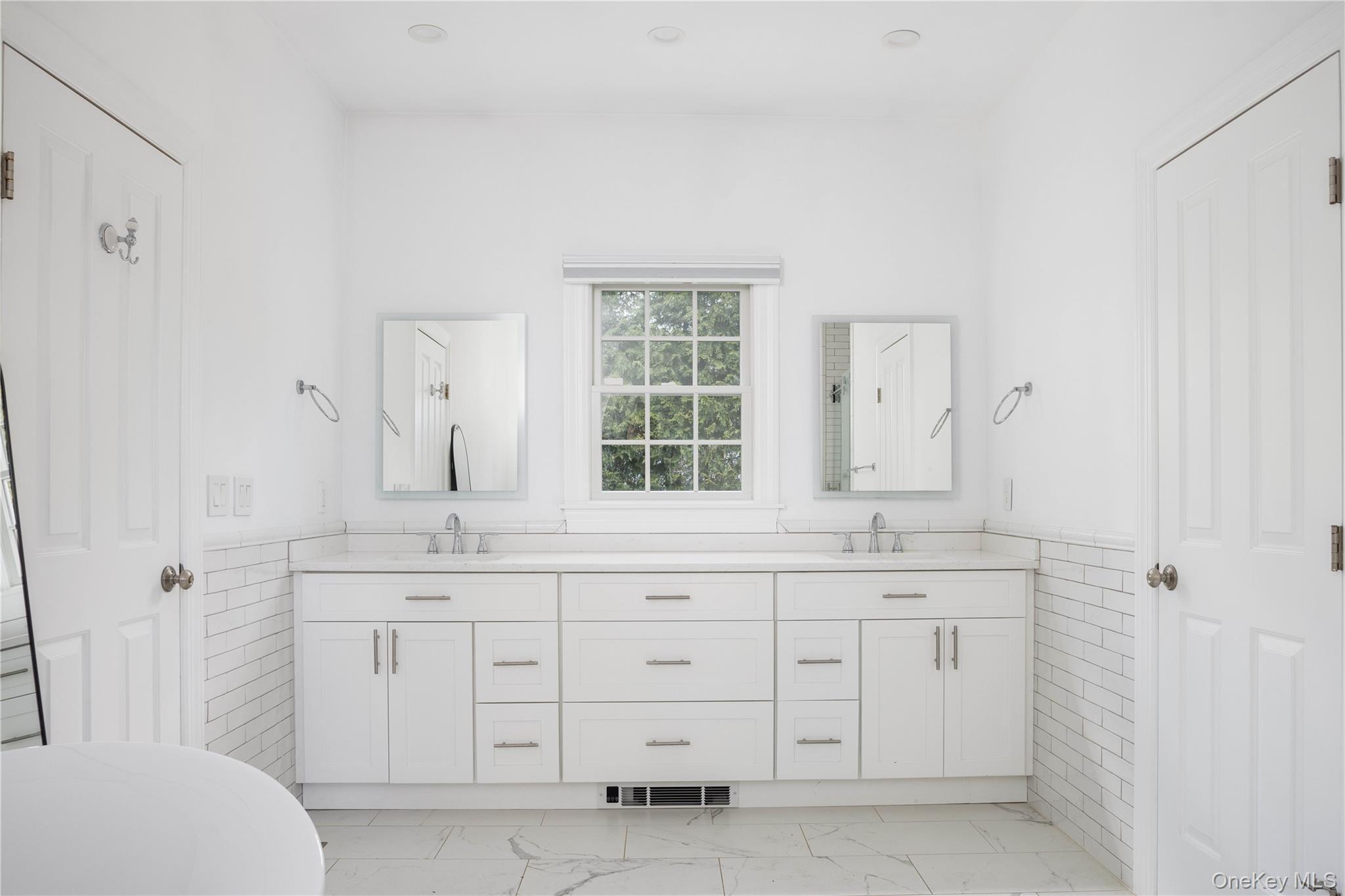 Single Family Laurel Trail Suffolk County, NY 11948, MLS-984243-16