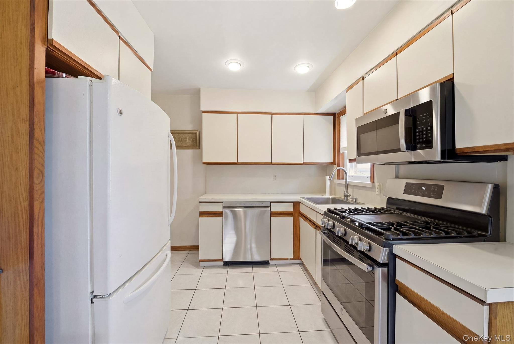 Single Family Delmar Avenue  Nassau County, NY 11010, MLS-984249-7