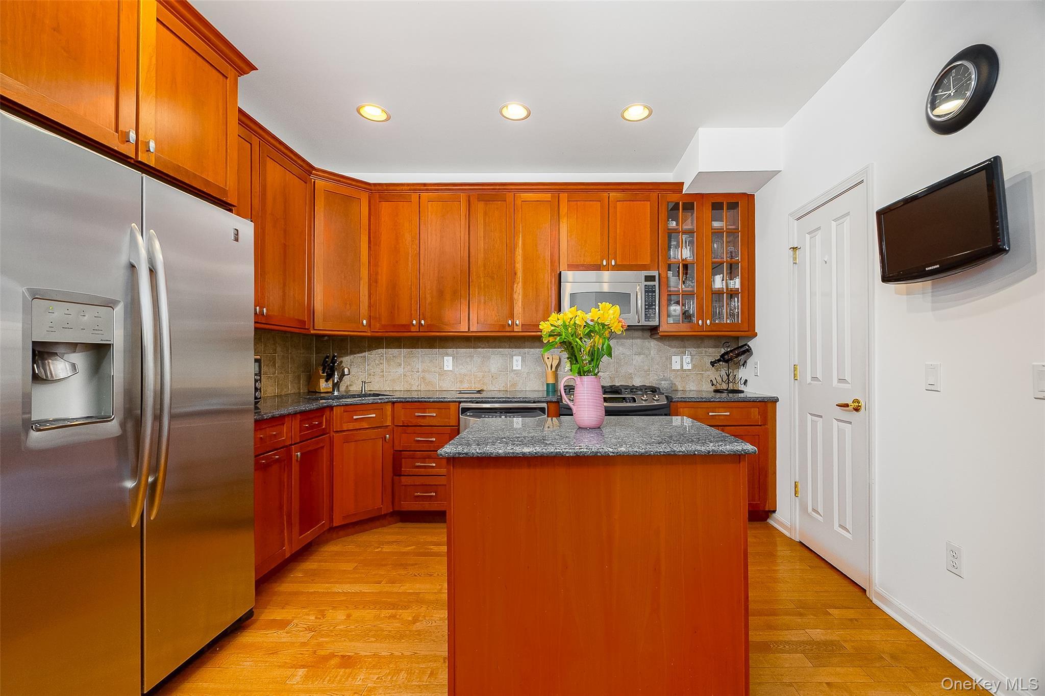 Condo Hudson Pointe  Dutchess County, NY 12601, MLS-984346-4