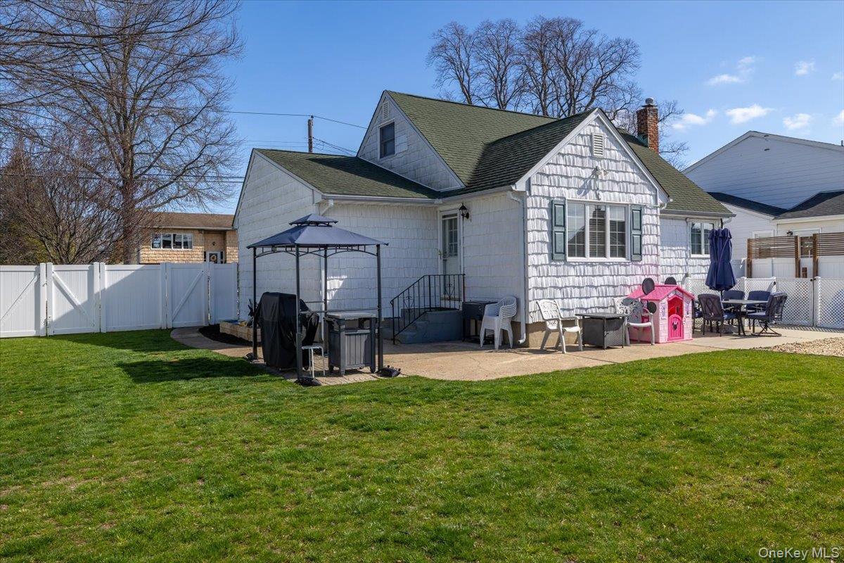 Single Family 37  Suffolk County, NY 11757, MLS-984390-20