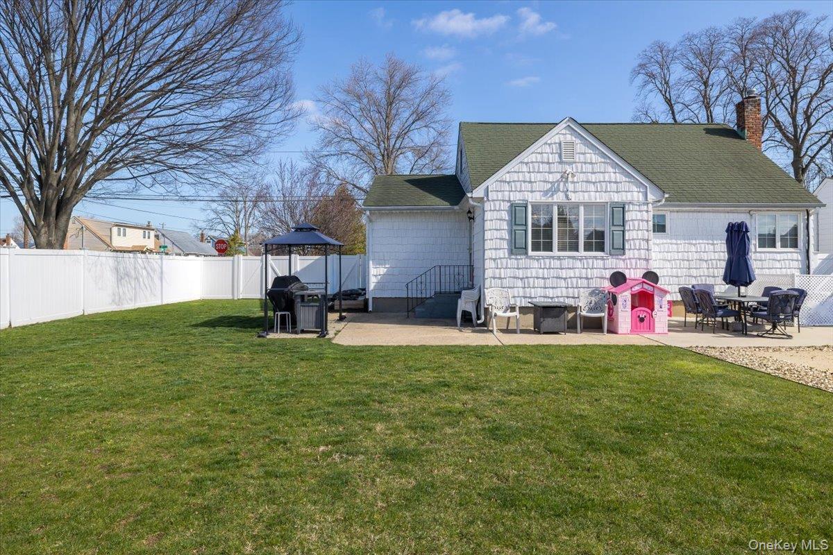 Single Family 37  Suffolk County, NY 11757, MLS-984390-21