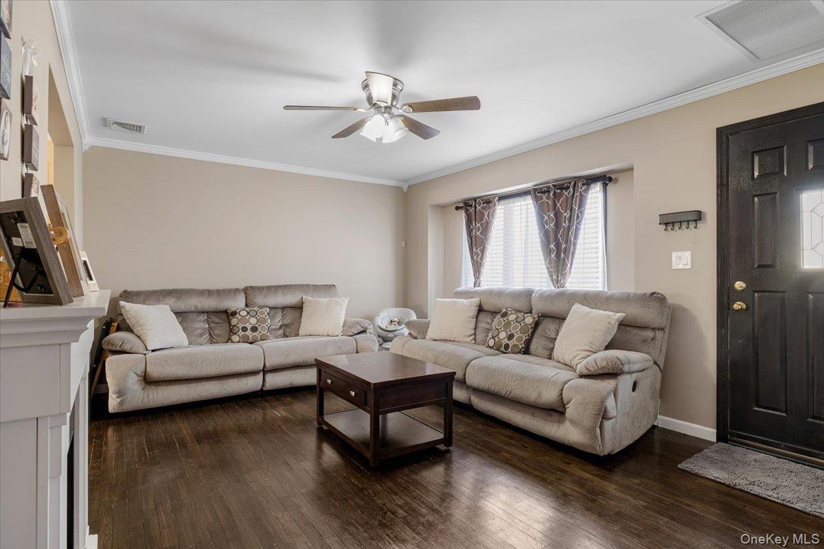 Single Family 37  Suffolk County, NY 11757, MLS-984390-3