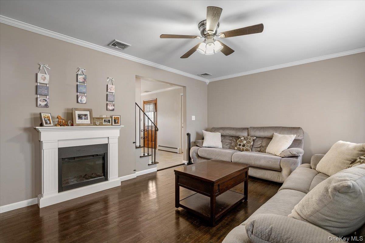 Single Family 37  Suffolk County, NY 11757, MLS-984390-4