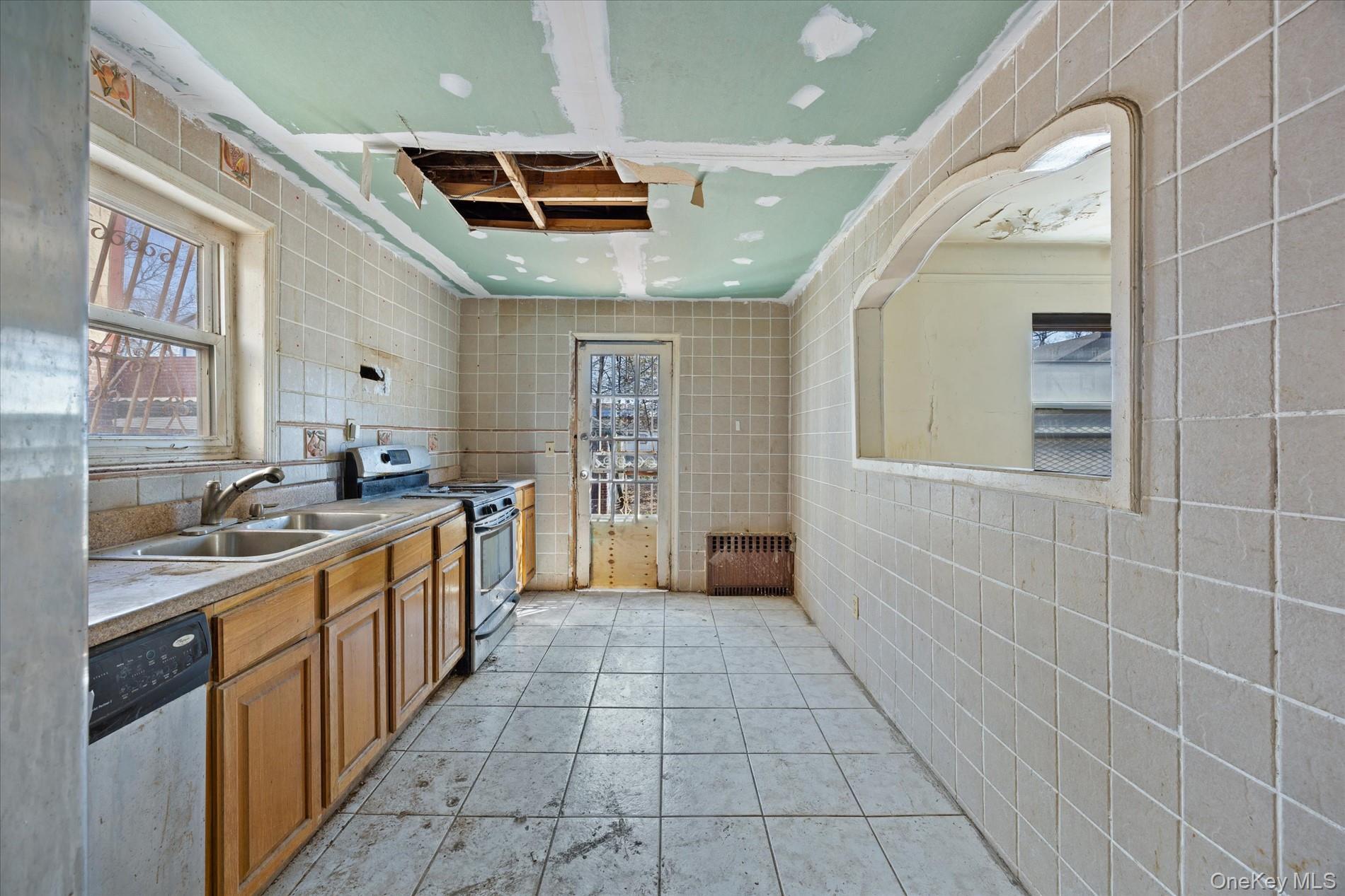 Single Family Avenue I  Brooklyn, NY 11234, MLS-984404-12