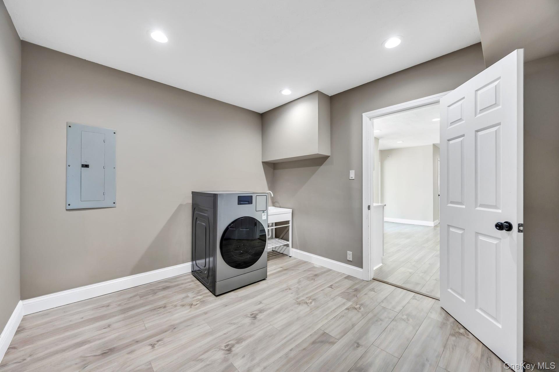 Single Family Gannet  Suffolk County, NY 11725, MLS-984465-25