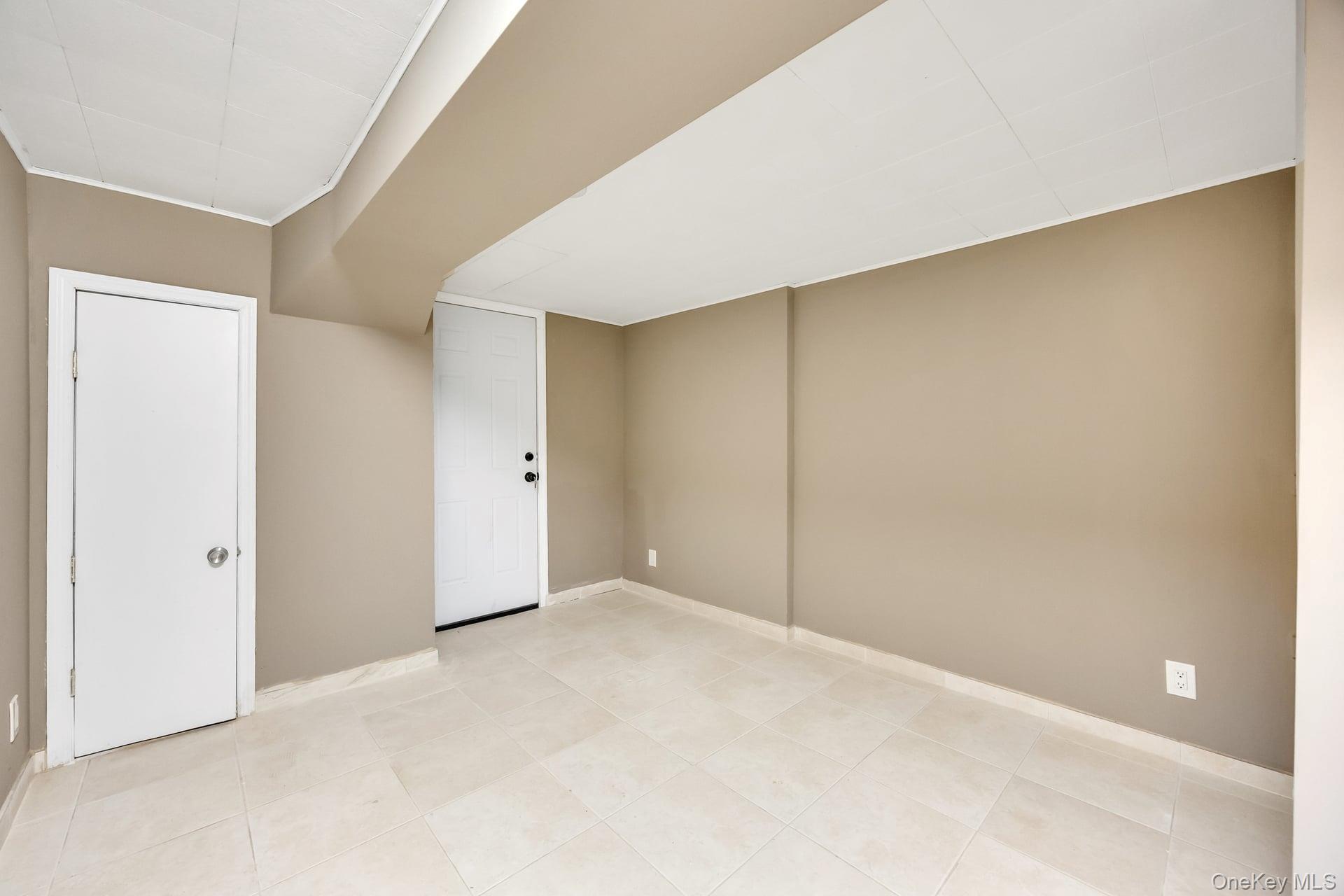 Single Family Gannet  Suffolk County, NY 11725, MLS-984465-43