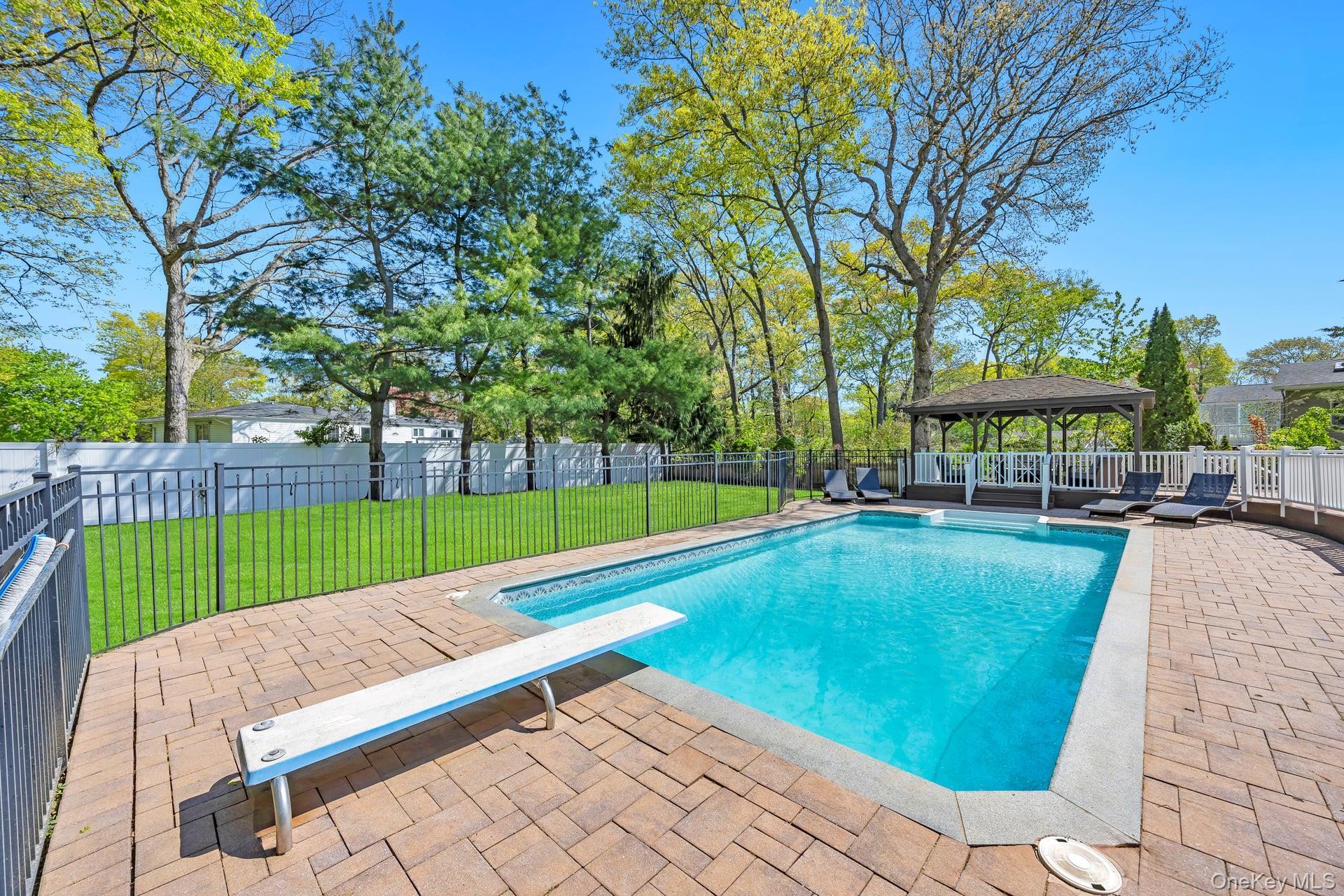 Single Family Gannet  Suffolk County, NY 11725, MLS-984465-5