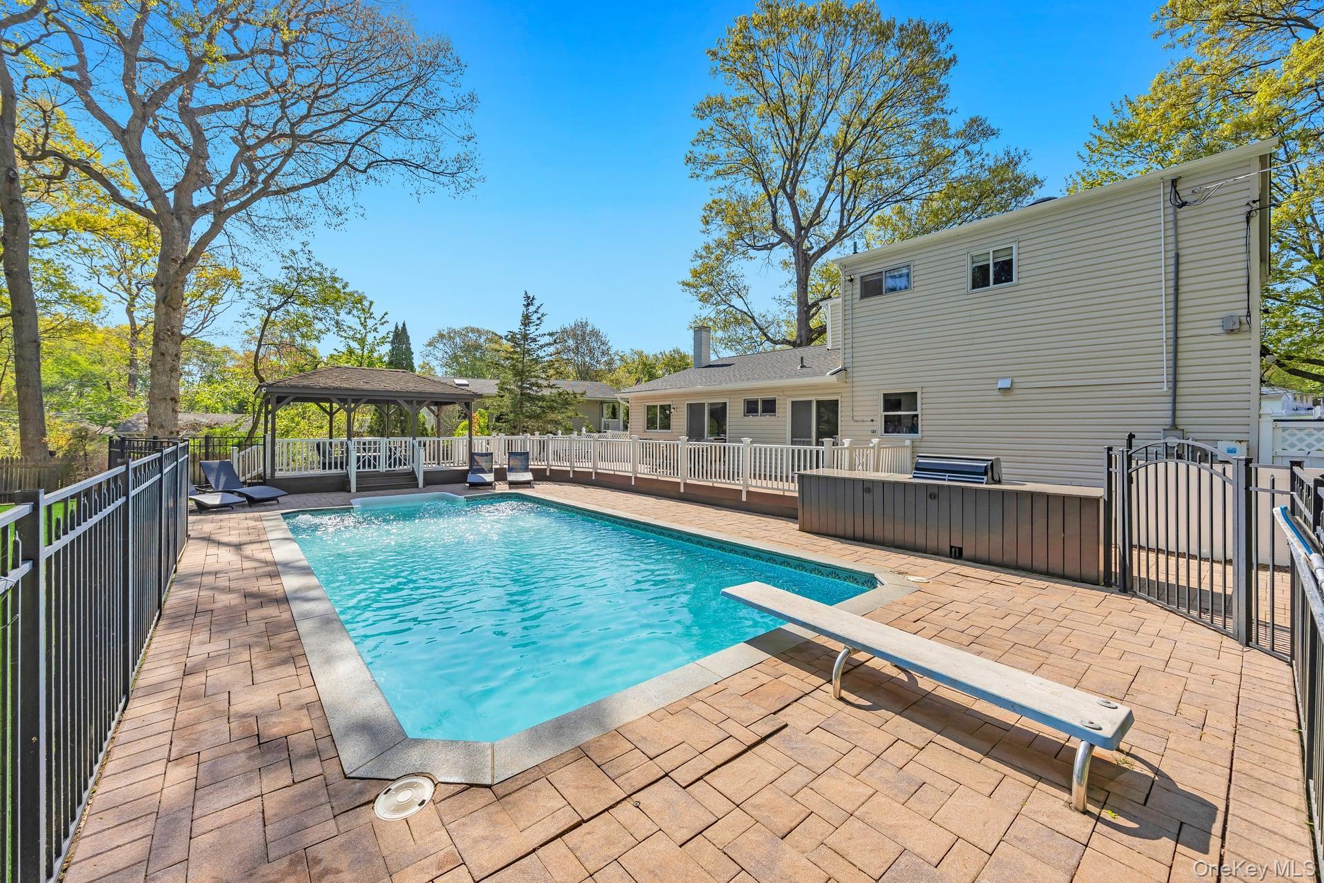 Single Family Gannet  Suffolk County, NY 11725, MLS-984465-7